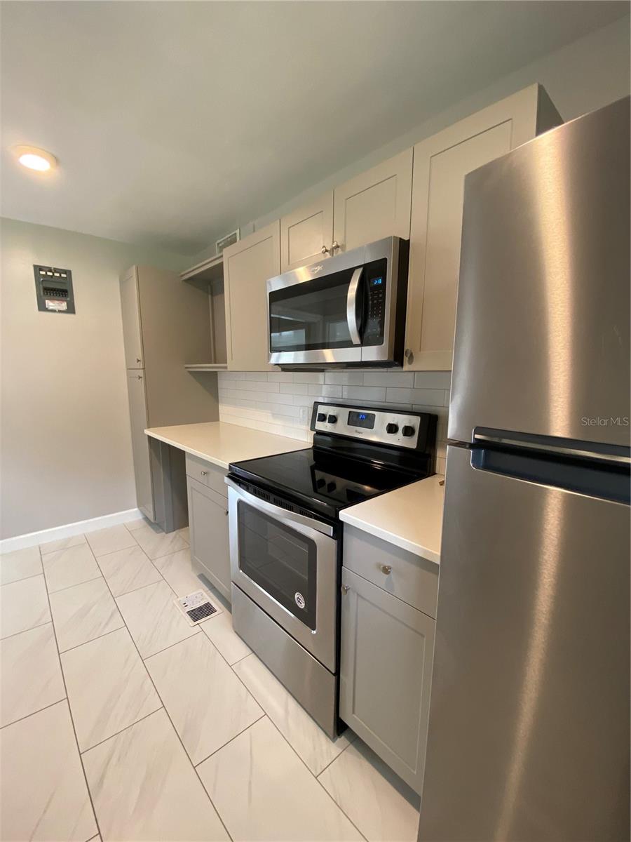 Image 7 of 37 For 1044 Bumby Avenue