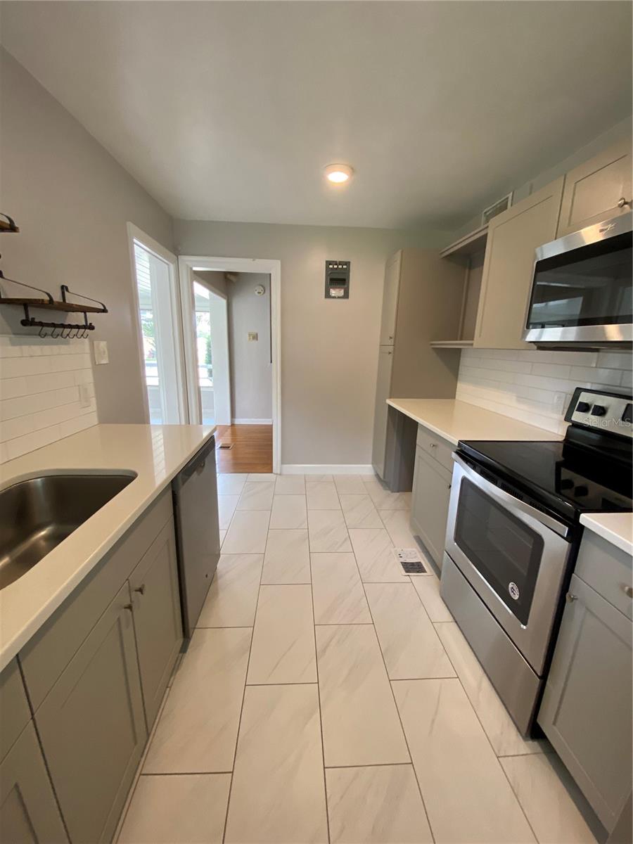 Image 8 of 37 For 1044 Bumby Avenue