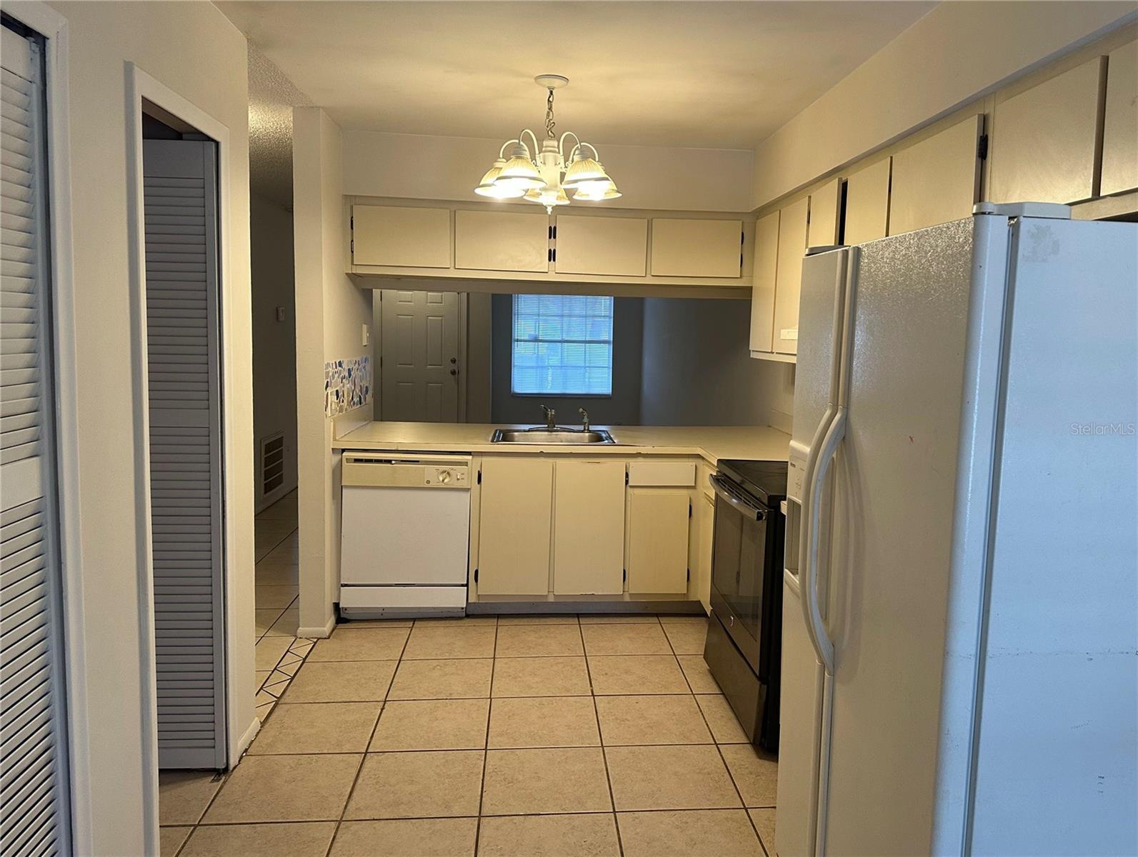 Image 6 of 13 For 1141 Sophie Boulevard