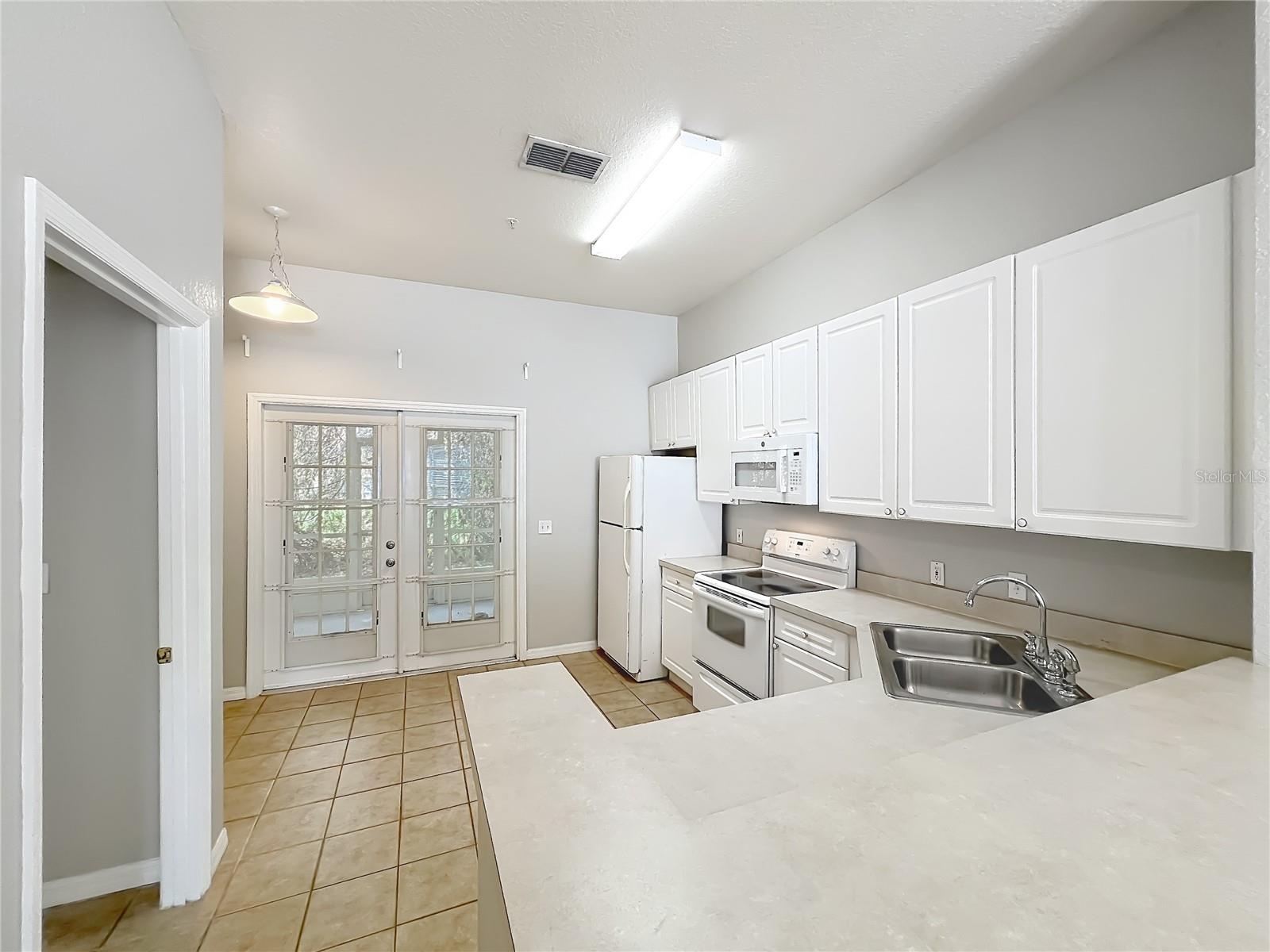 Image 10 of 27 For 145 Reserve Circle 109