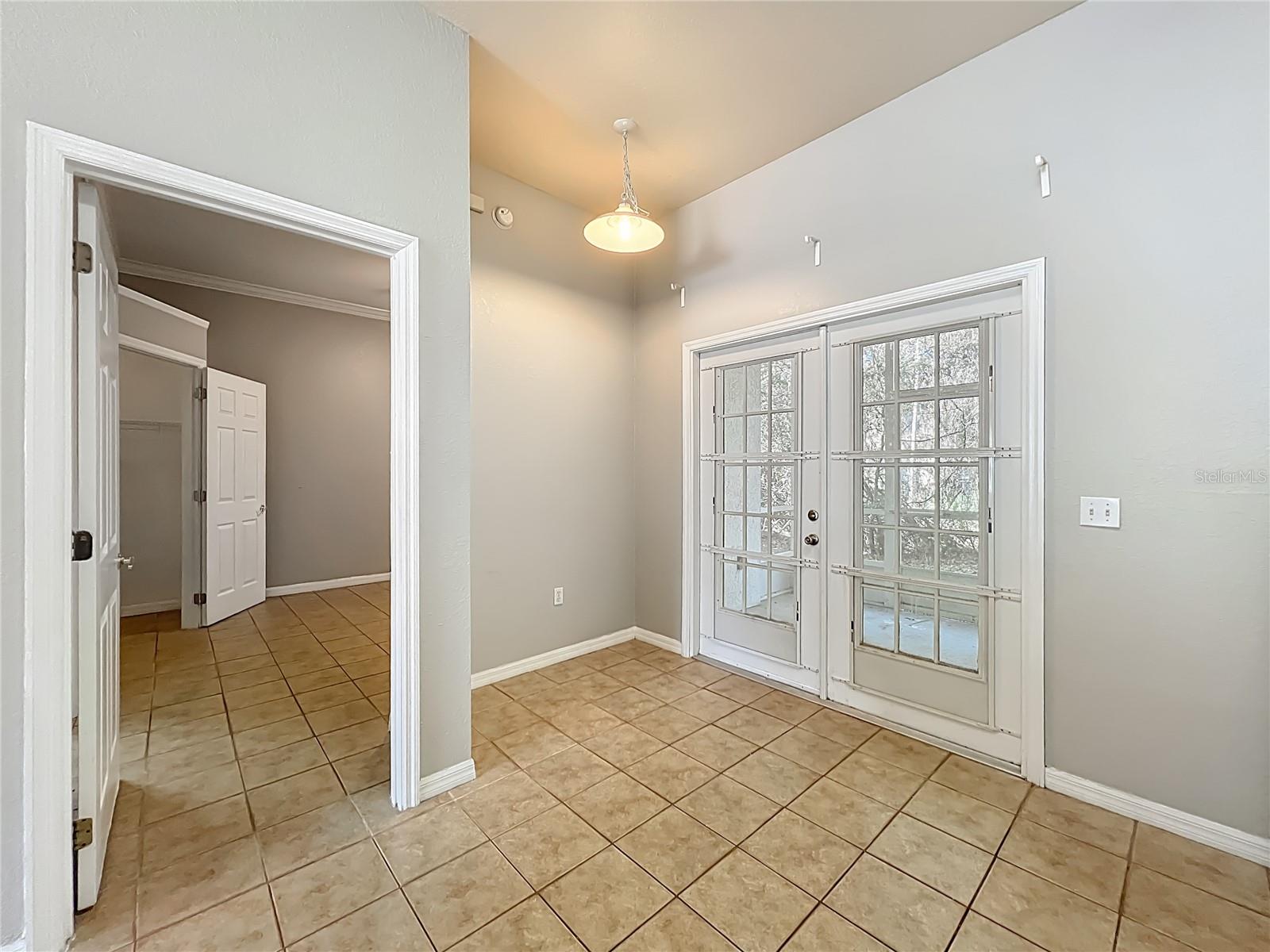 Image 11 of 27 For 145 Reserve Circle 109