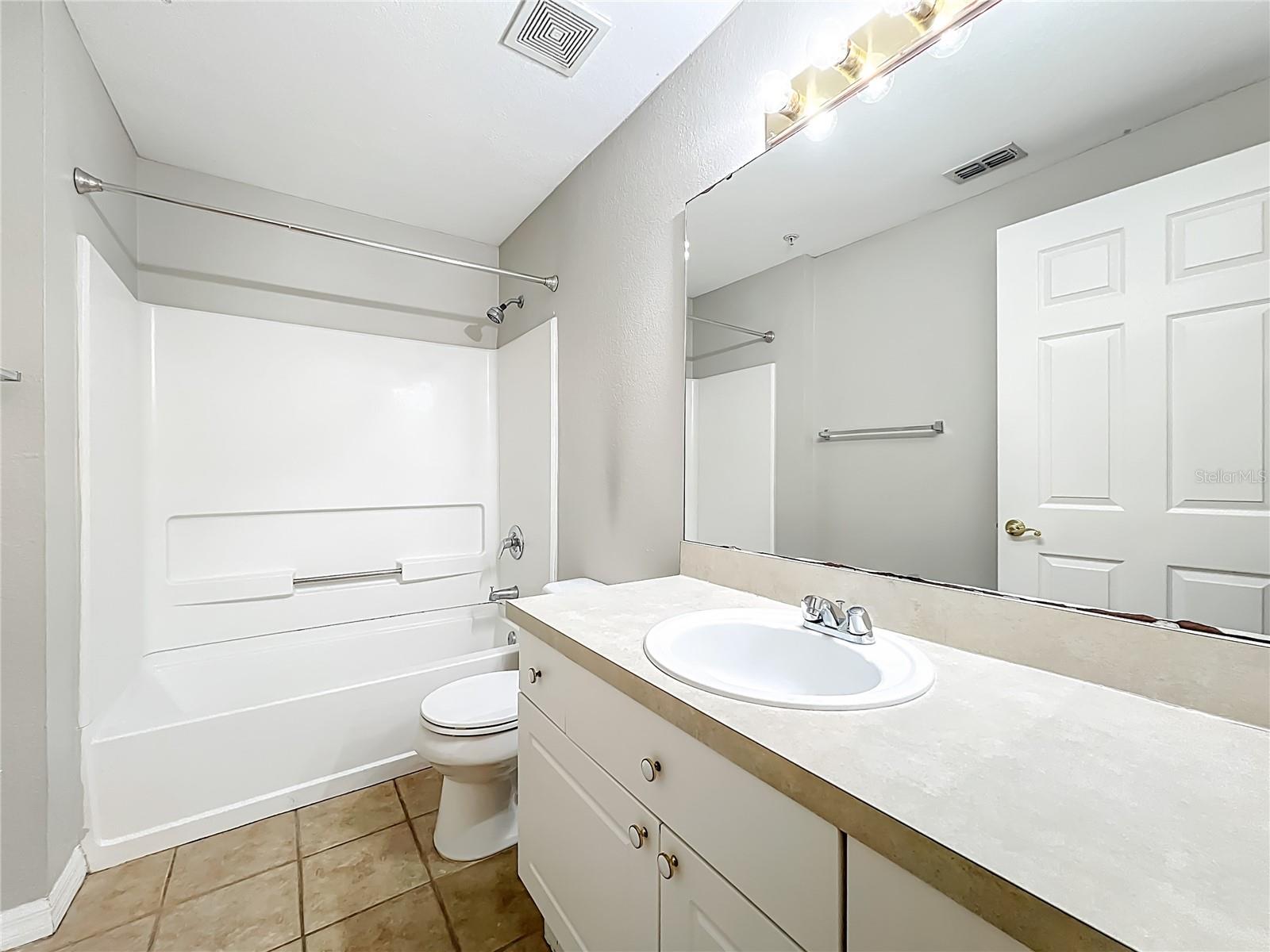 Image 17 of 27 For 145 Reserve Circle 109