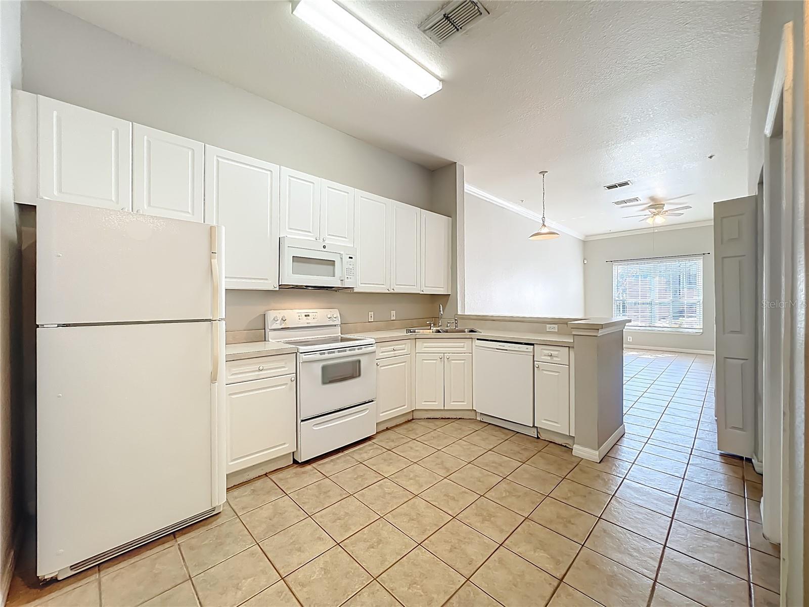 Image 8 of 27 For 145 Reserve Circle 109