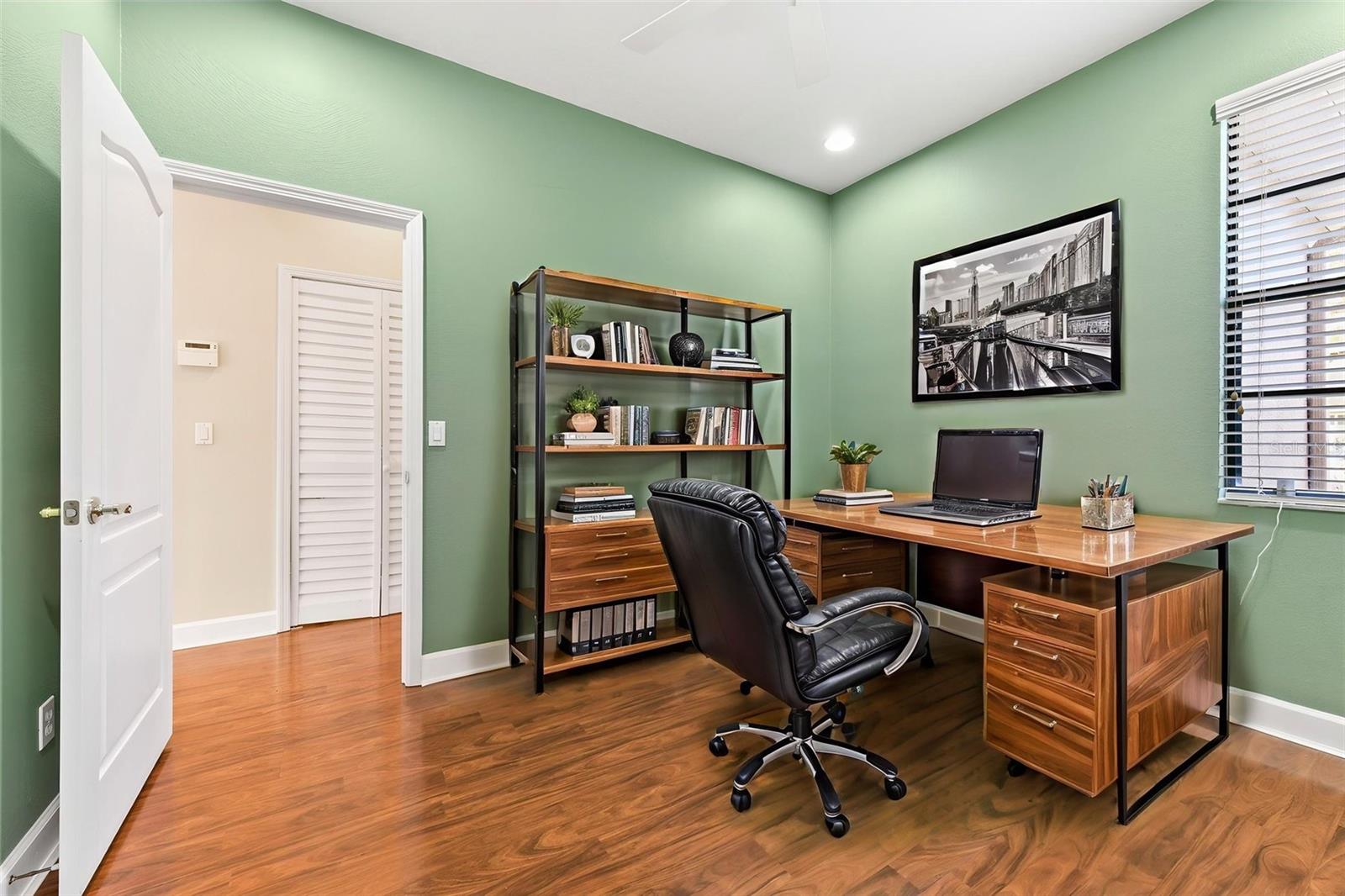 Image 16 of 98 For 2380 Foliage Oak Terrace