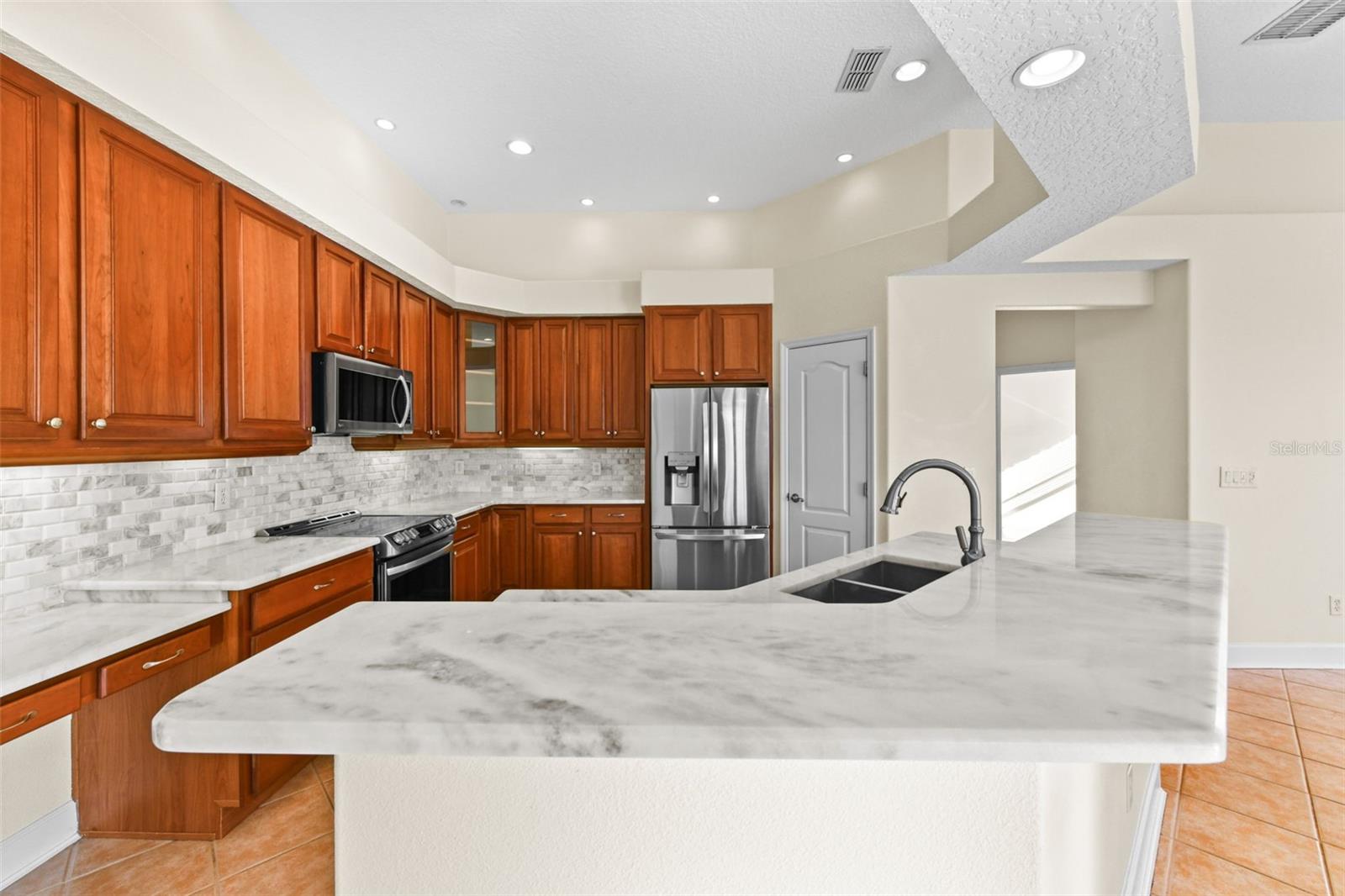 Image 22 of 98 For 2380 Foliage Oak Terrace