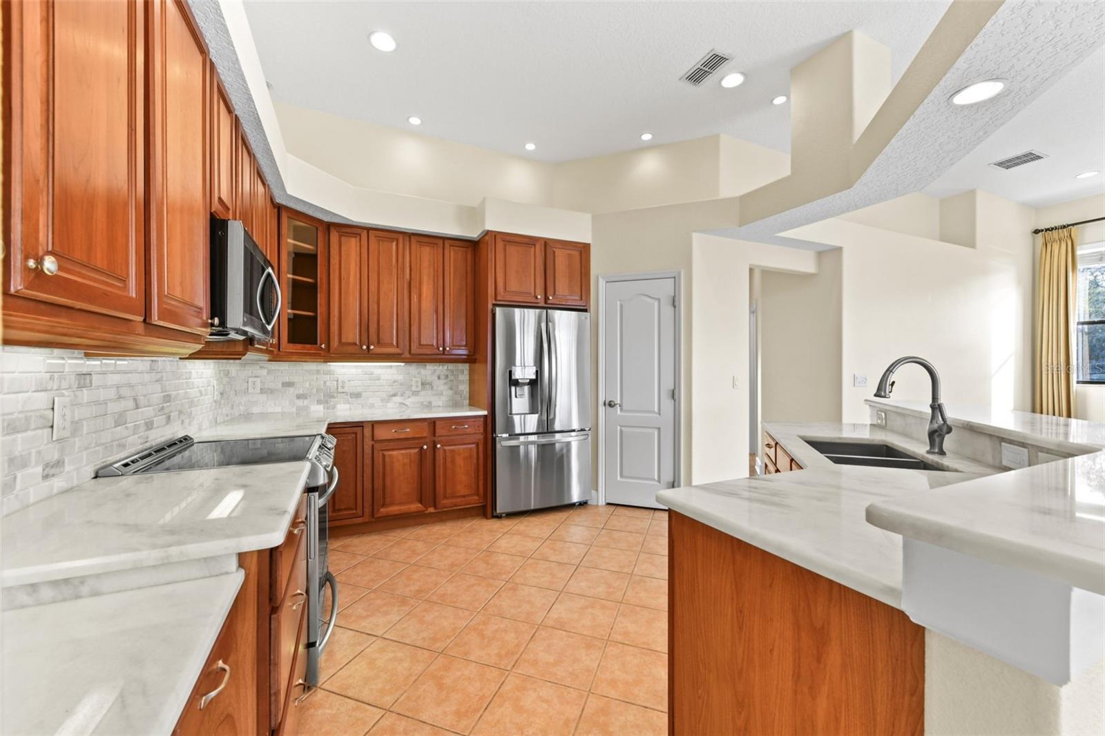 Image 23 of 98 For 2380 Foliage Oak Terrace