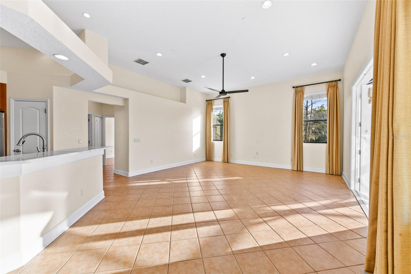 Image 25 of 98 For 2380 Foliage Oak Terrace