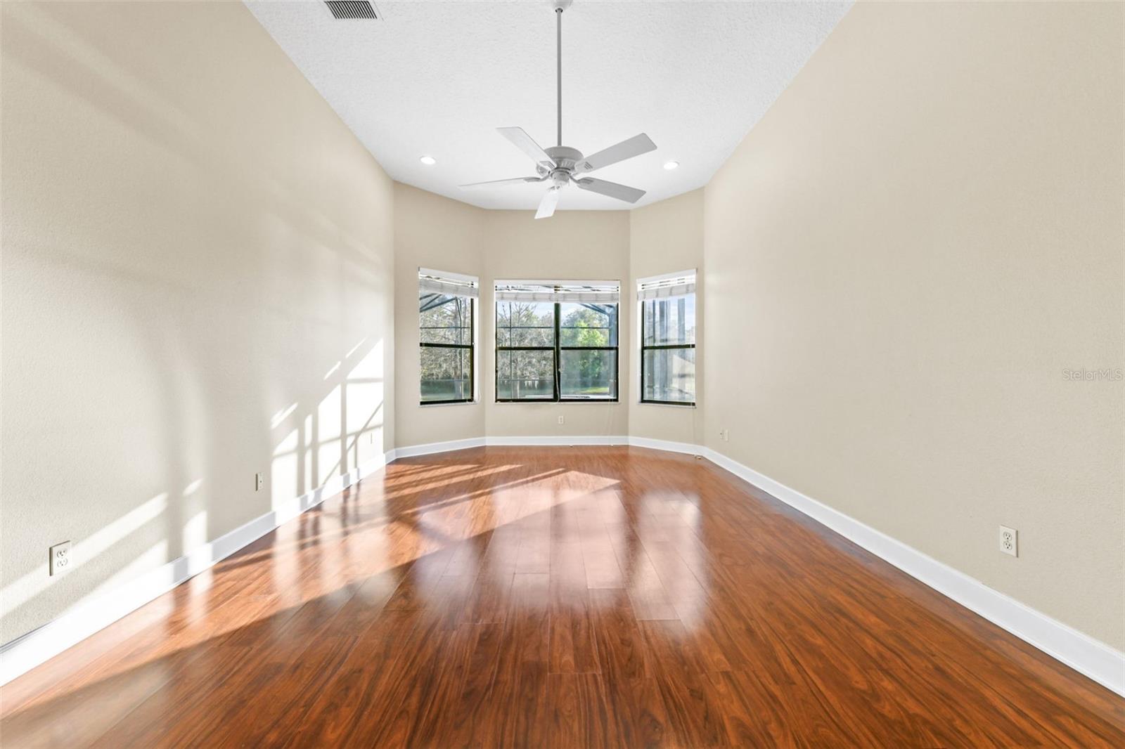 Image 32 of 98 For 2380 Foliage Oak Terrace