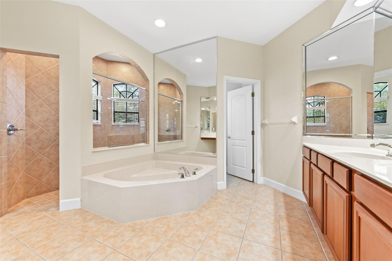 Image 36 of 98 For 2380 Foliage Oak Terrace