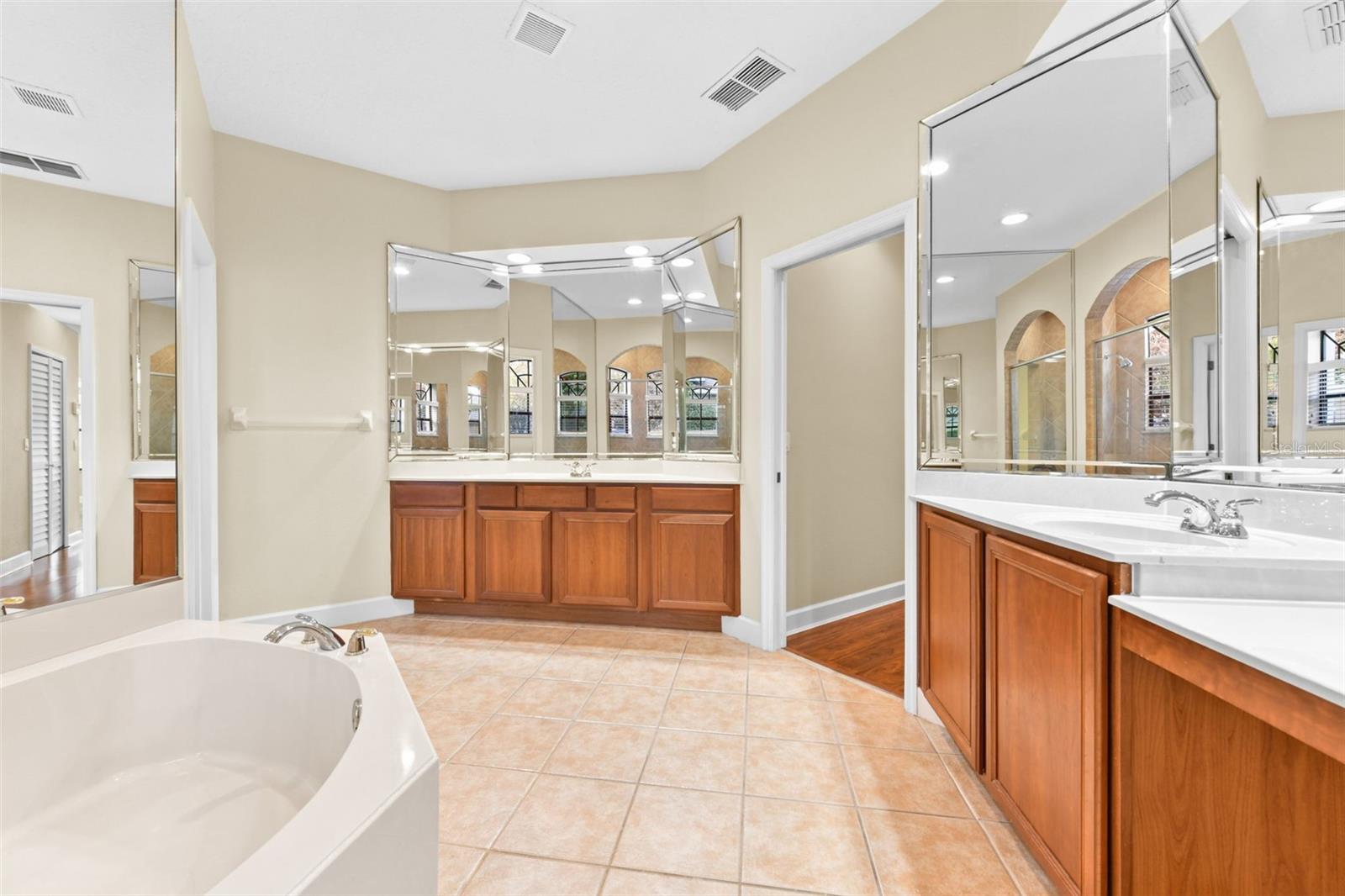 Image 38 of 98 For 2380 Foliage Oak Terrace