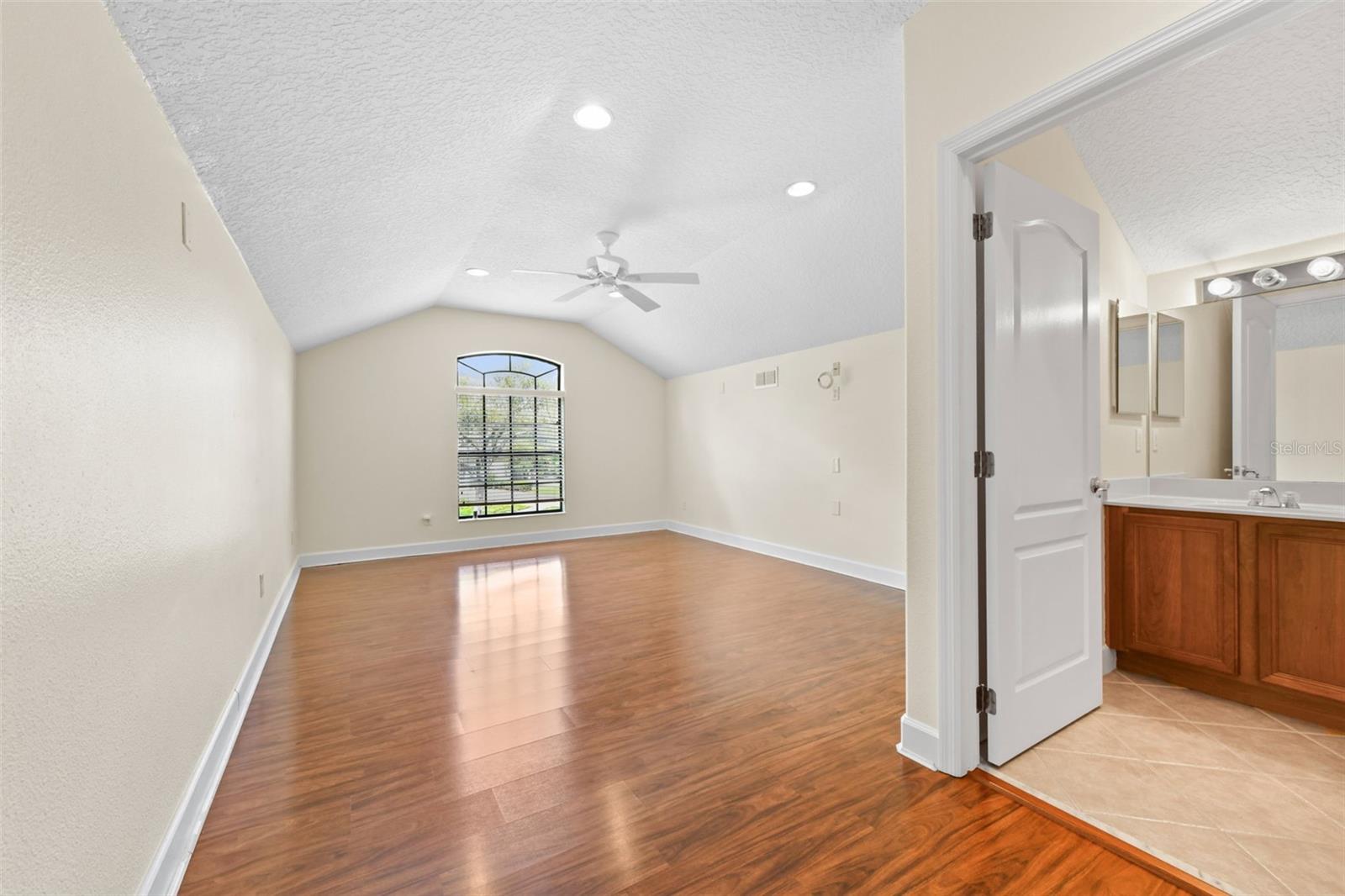 Image 54 of 98 For 2380 Foliage Oak Terrace