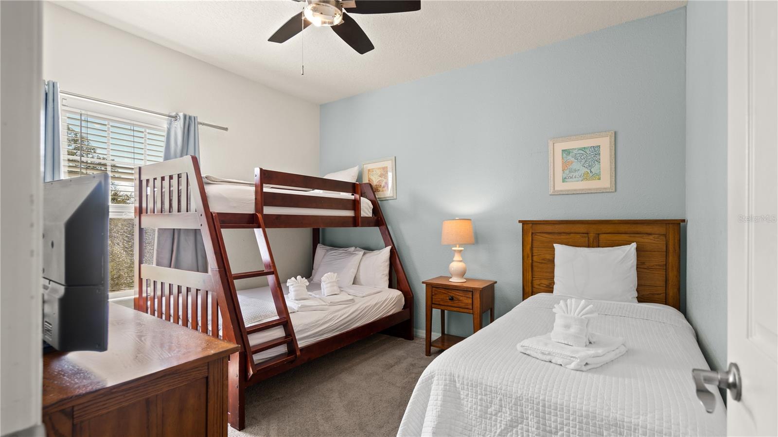 Image 21 of 61 For 5350 Diplomat Court 104