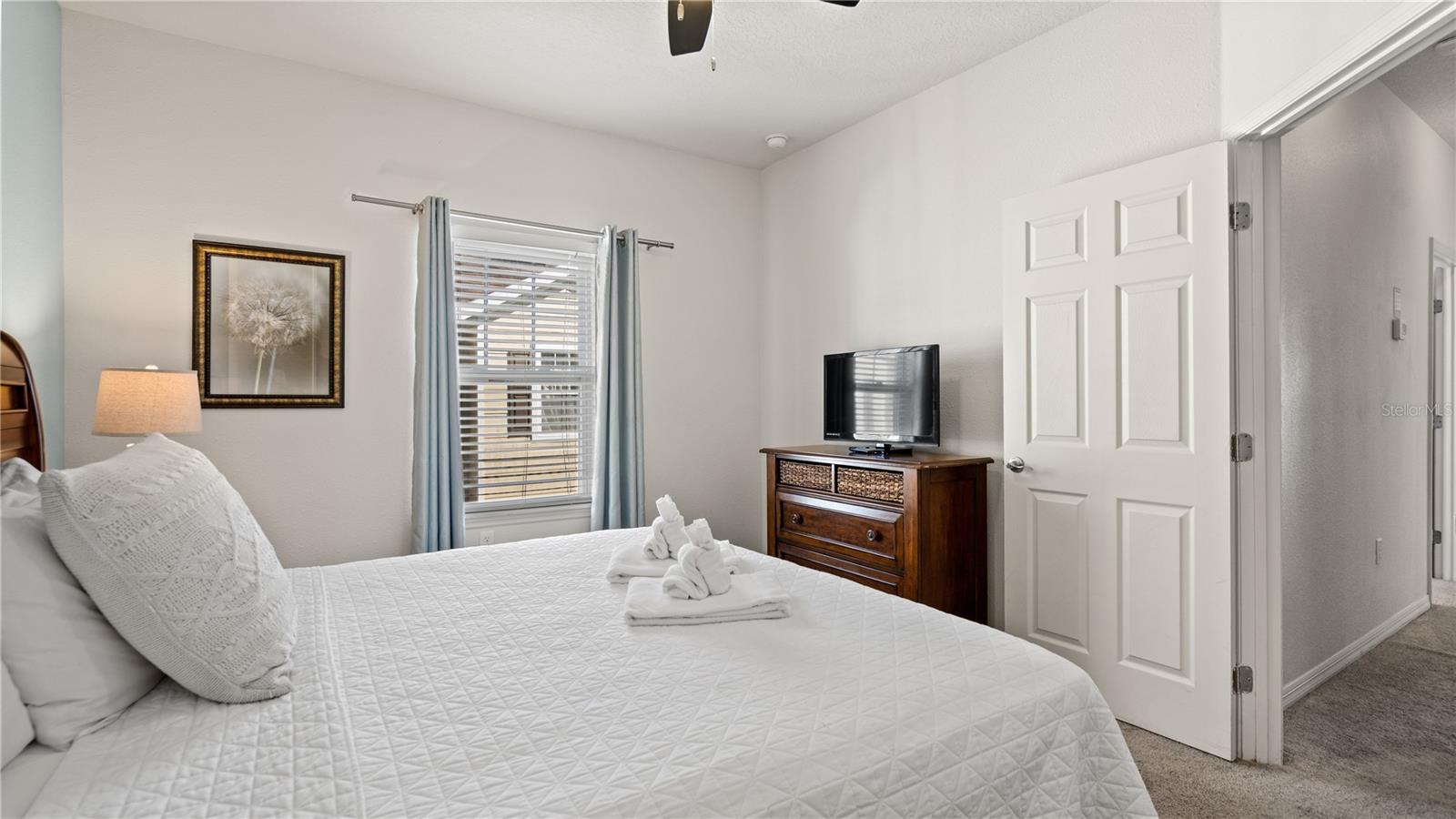 Image 33 of 61 For 5350 Diplomat Court 104