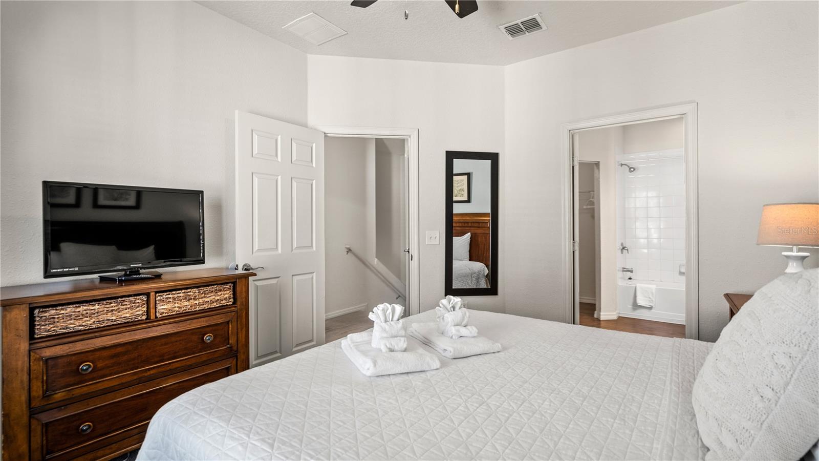 Image 34 of 61 For 5350 Diplomat Court 104