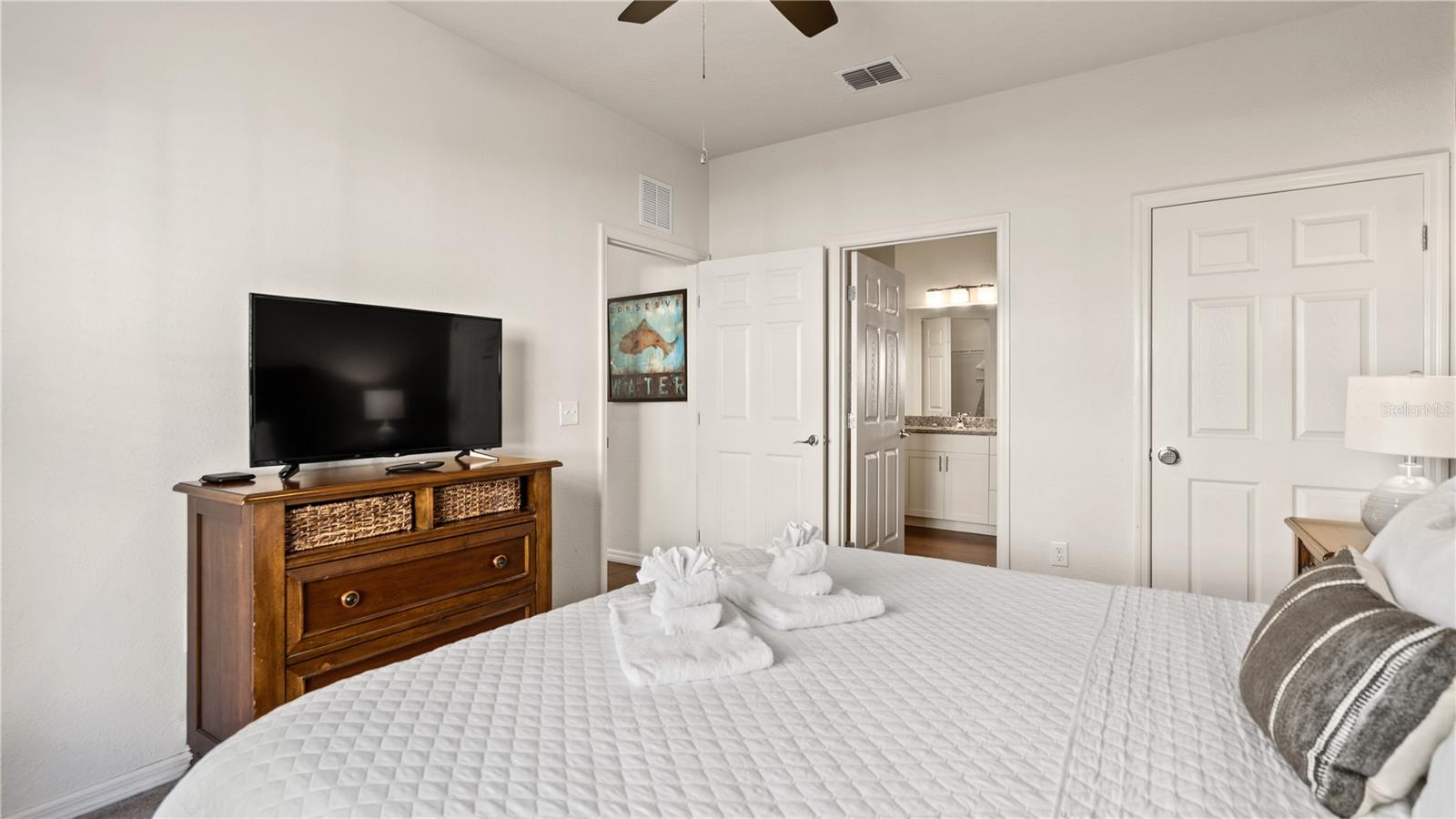 Image 45 of 61 For 5350 Diplomat Court 104