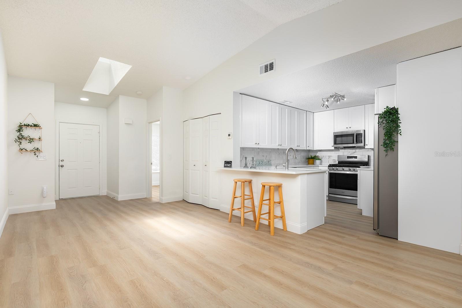 Image 5 of 17 For 1009 Stucki Terrace