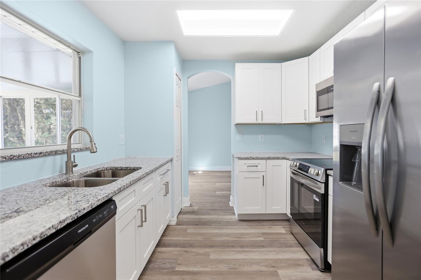 Image 8 of 34 For 624 Euclid Avenue