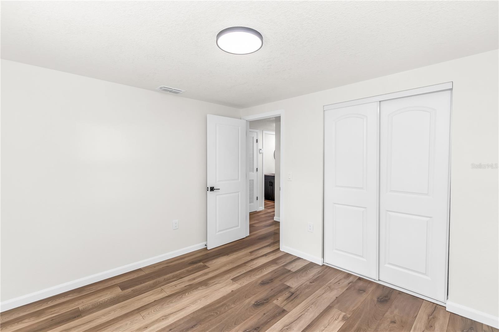 Image 11 of 19 For 18514 Seaford Avenue