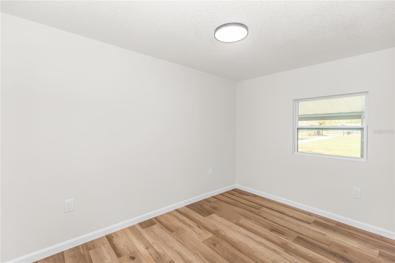 Image 12 of 19 For 18514 Seaford Avenue