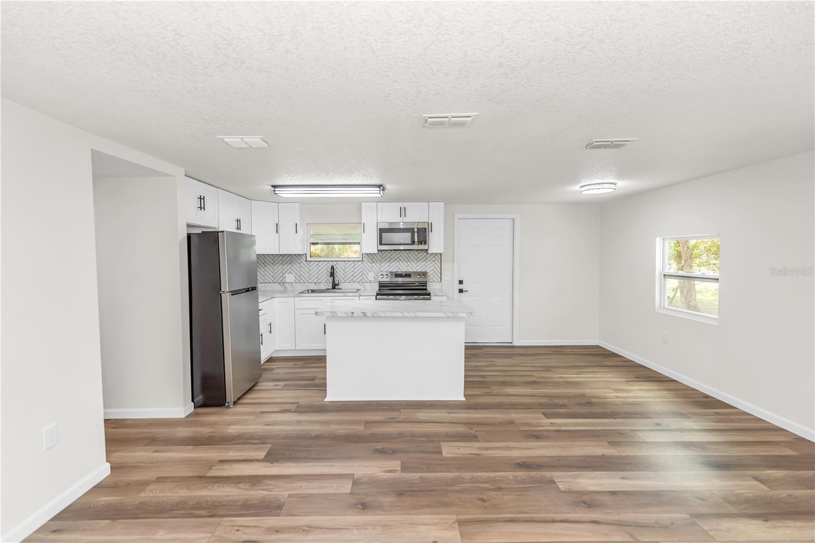 Image 4 of 19 For 18514 Seaford Avenue