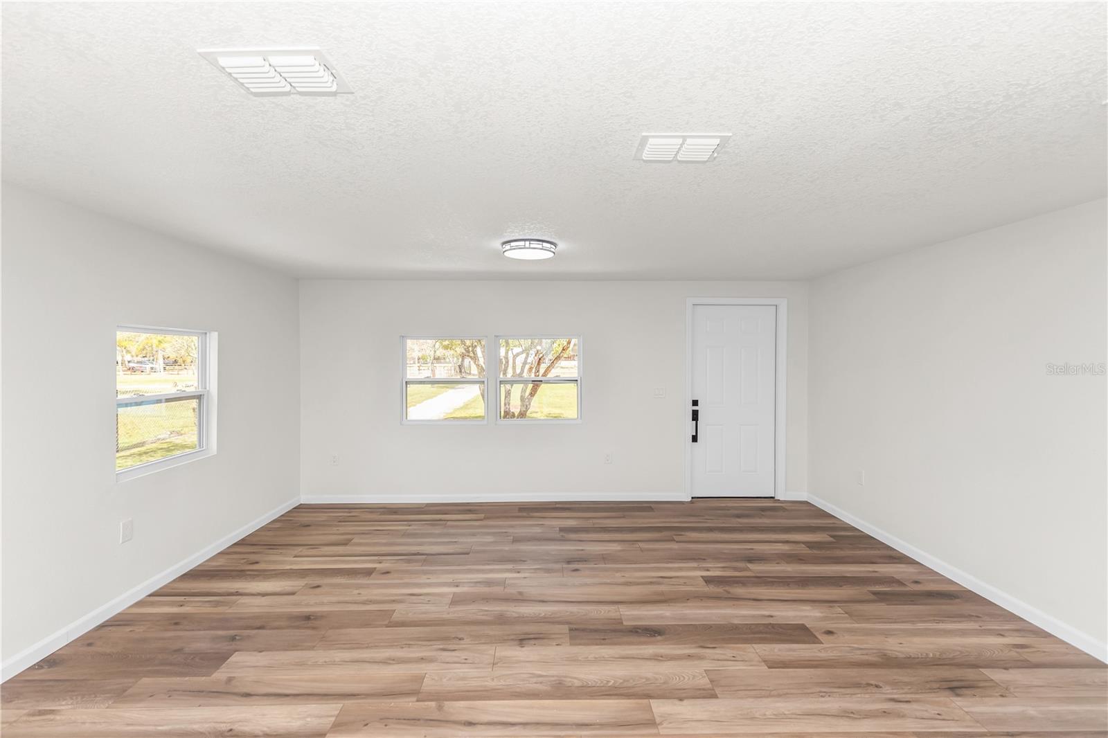 Image 7 of 19 For 18514 Seaford Avenue