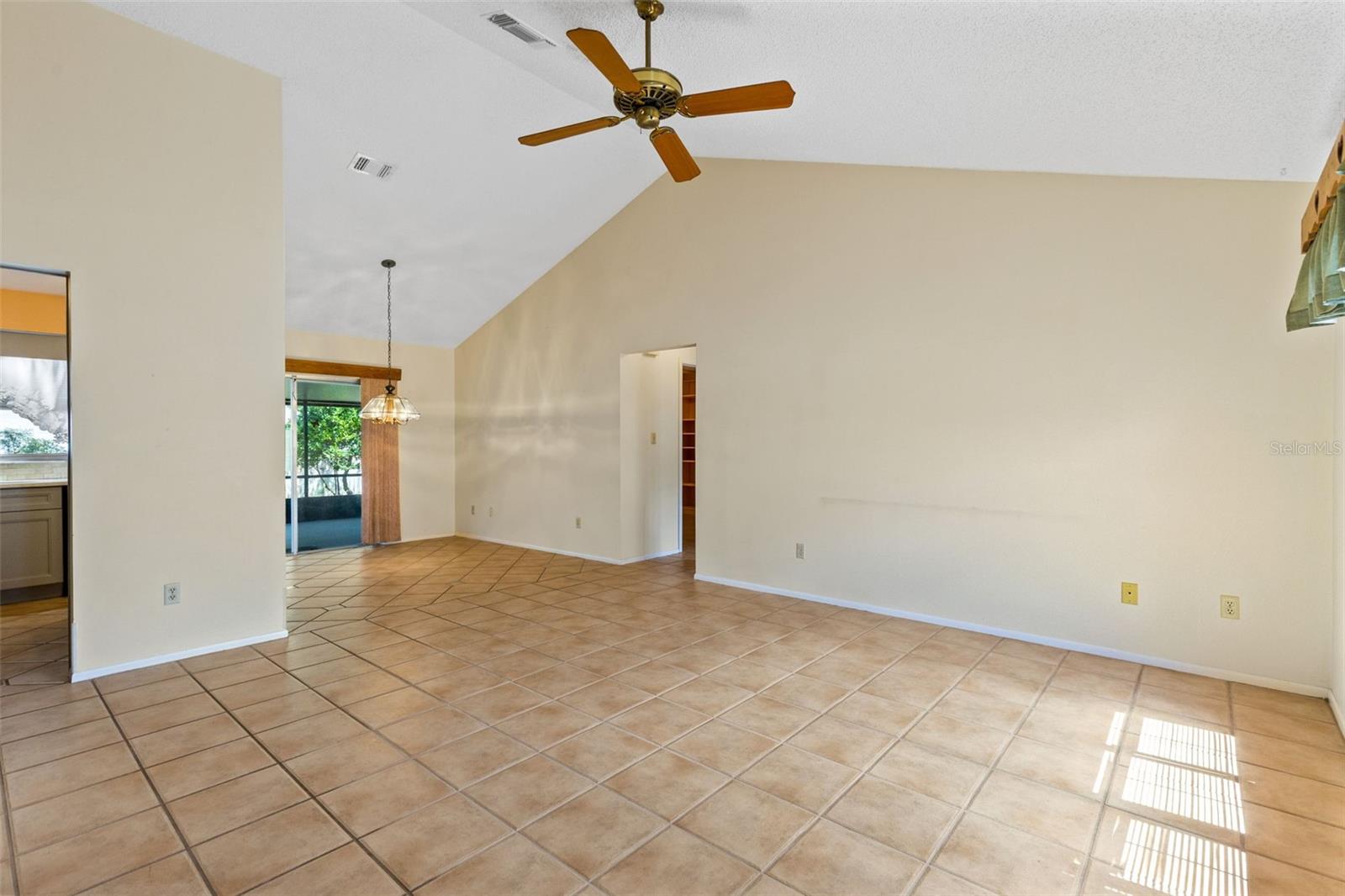 Image 7 of 31 For 7213 Silver Place