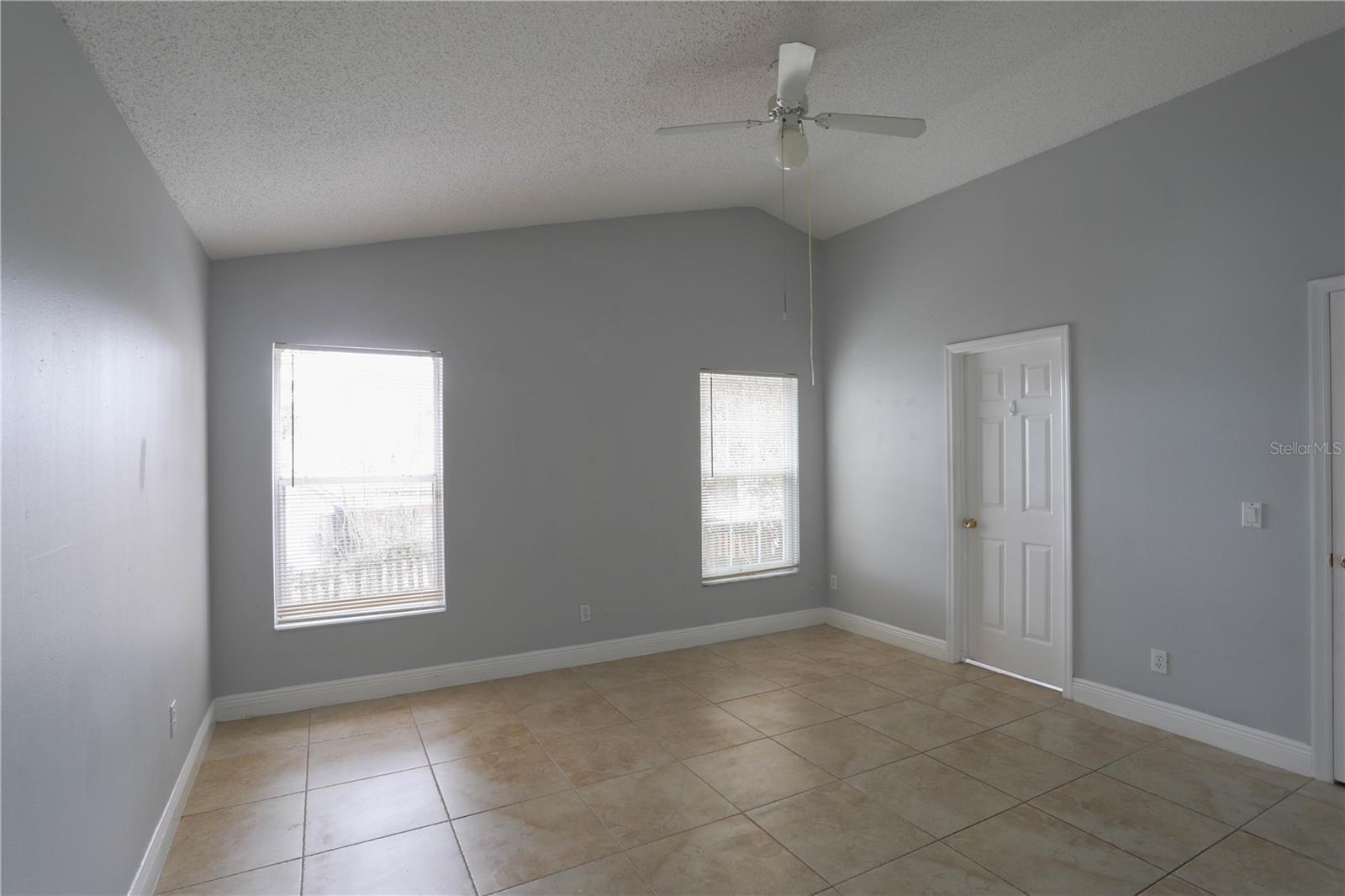 Image 12 of 25 For 647 Falling Oak Cove