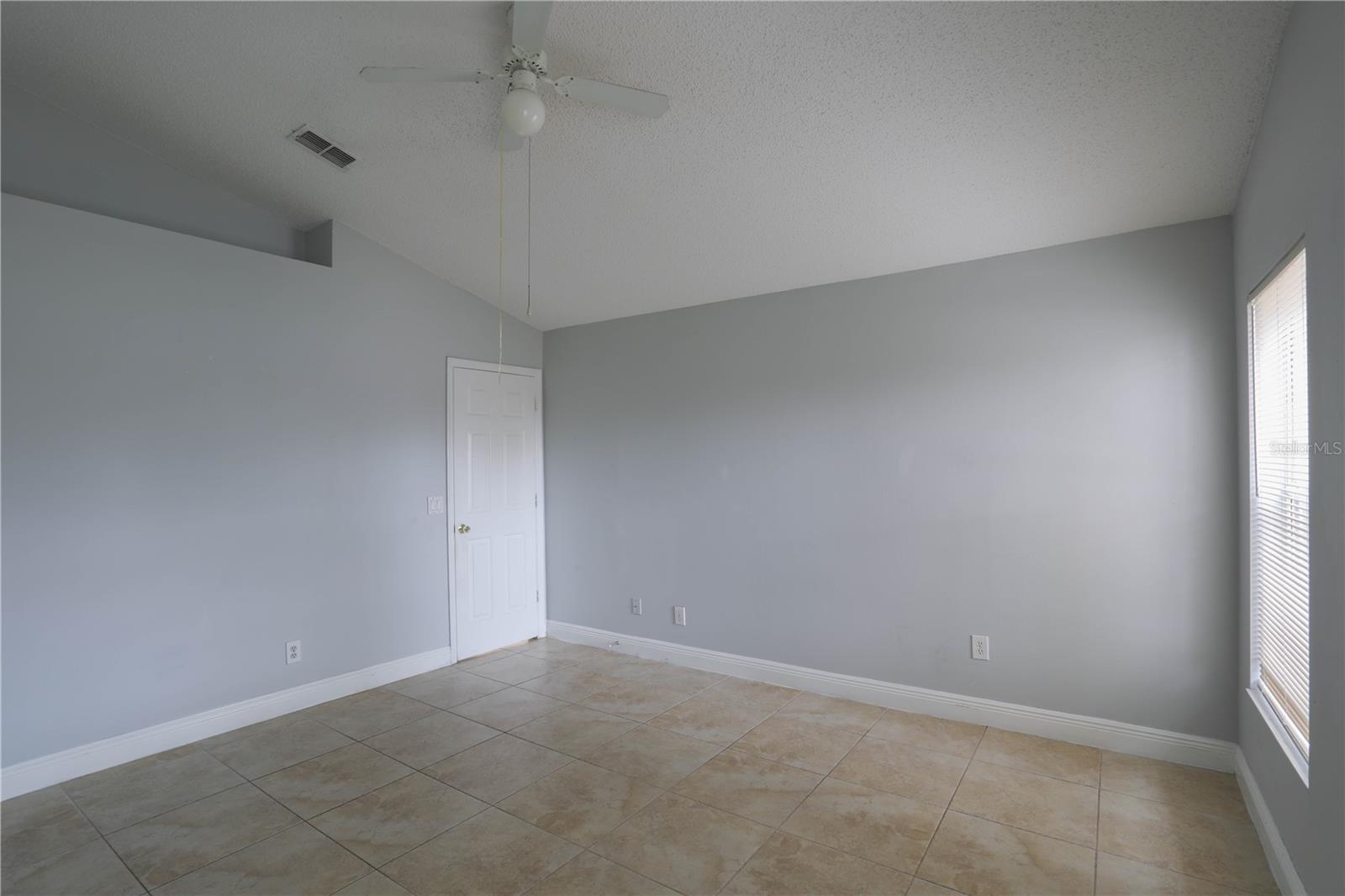 Image 13 of 25 For 647 Falling Oak Cove