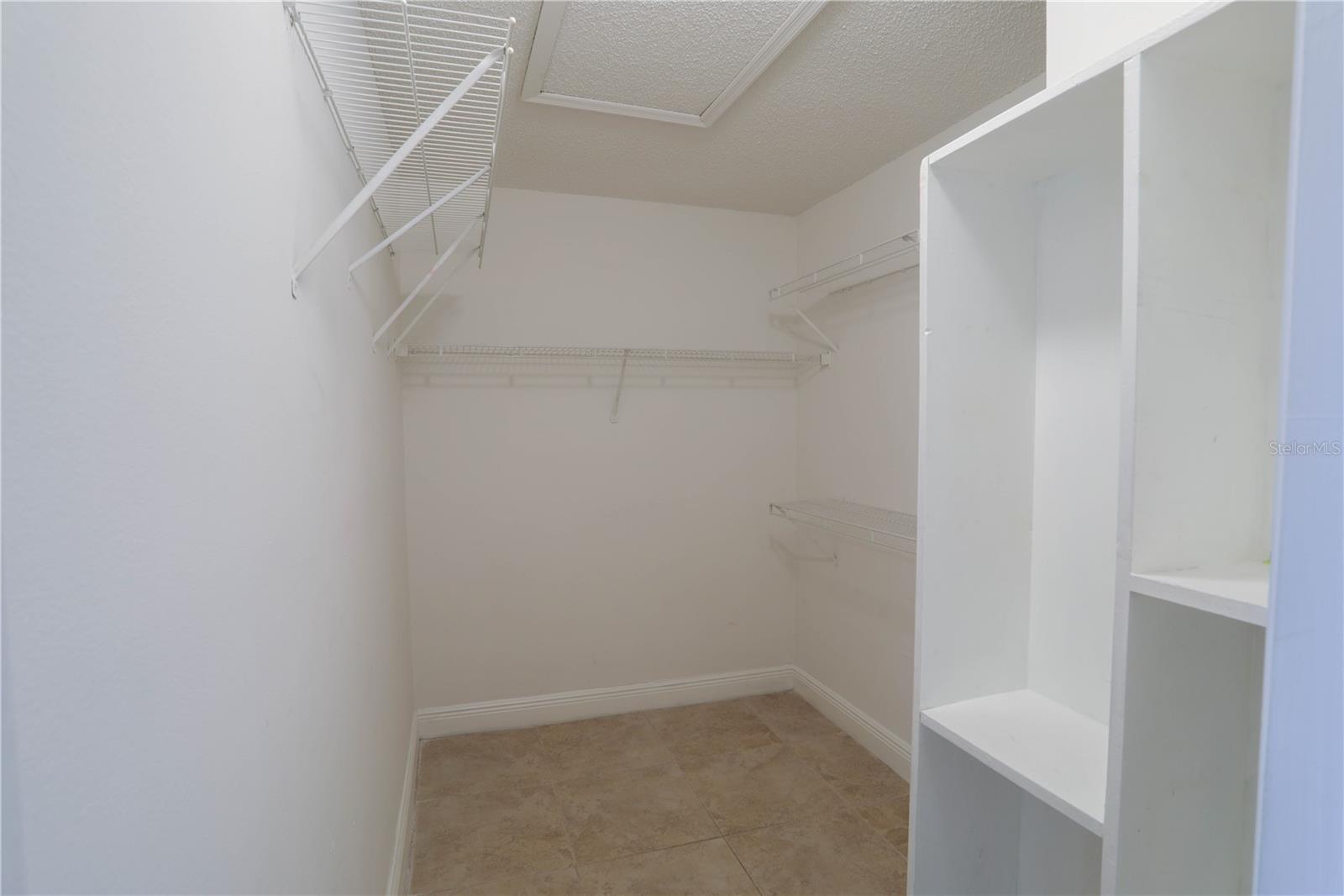 Image 14 of 25 For 647 Falling Oak Cove