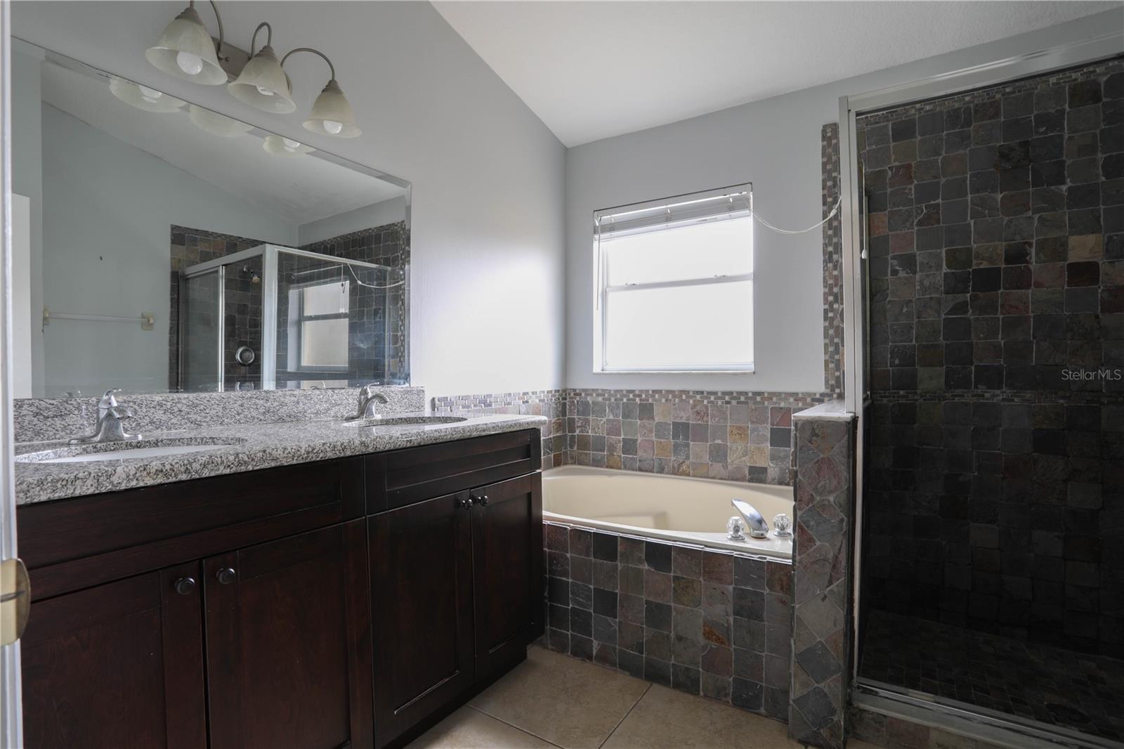 Image 15 of 25 For 647 Falling Oak Cove