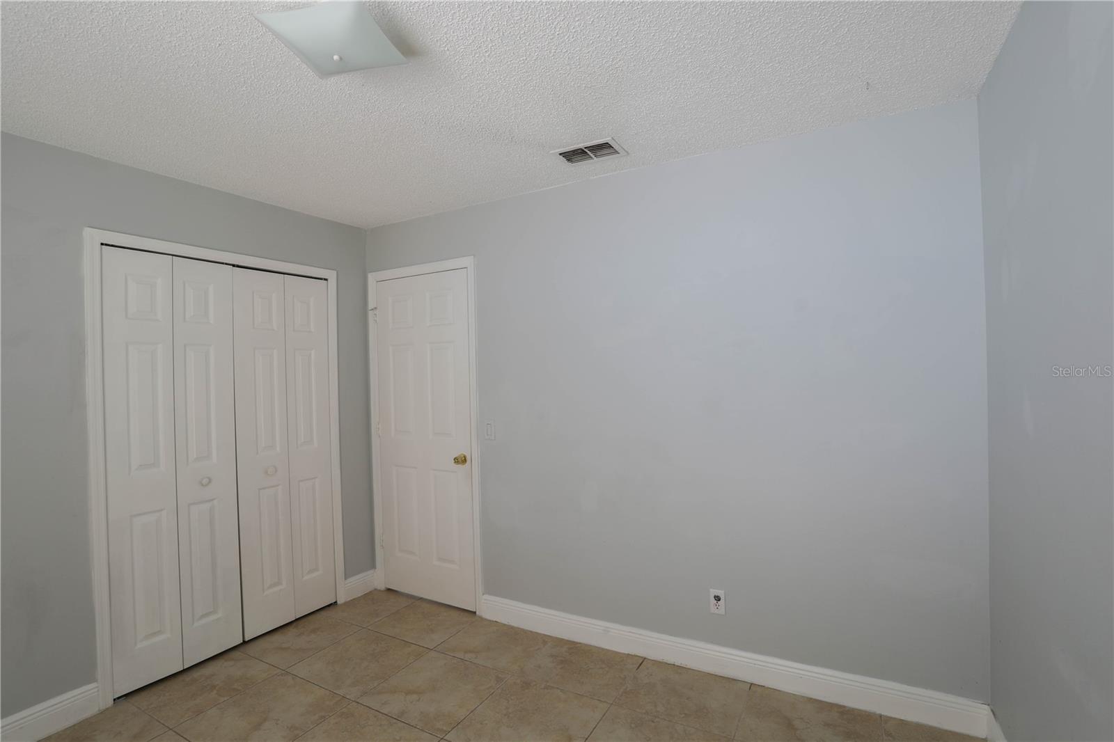 Image 18 of 25 For 647 Falling Oak Cove