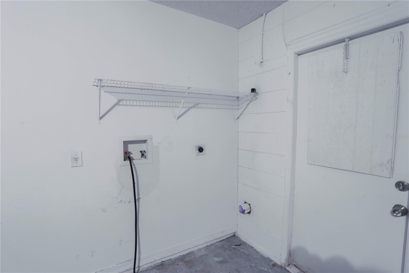 Image 23 of 25 For 647 Falling Oak Cove