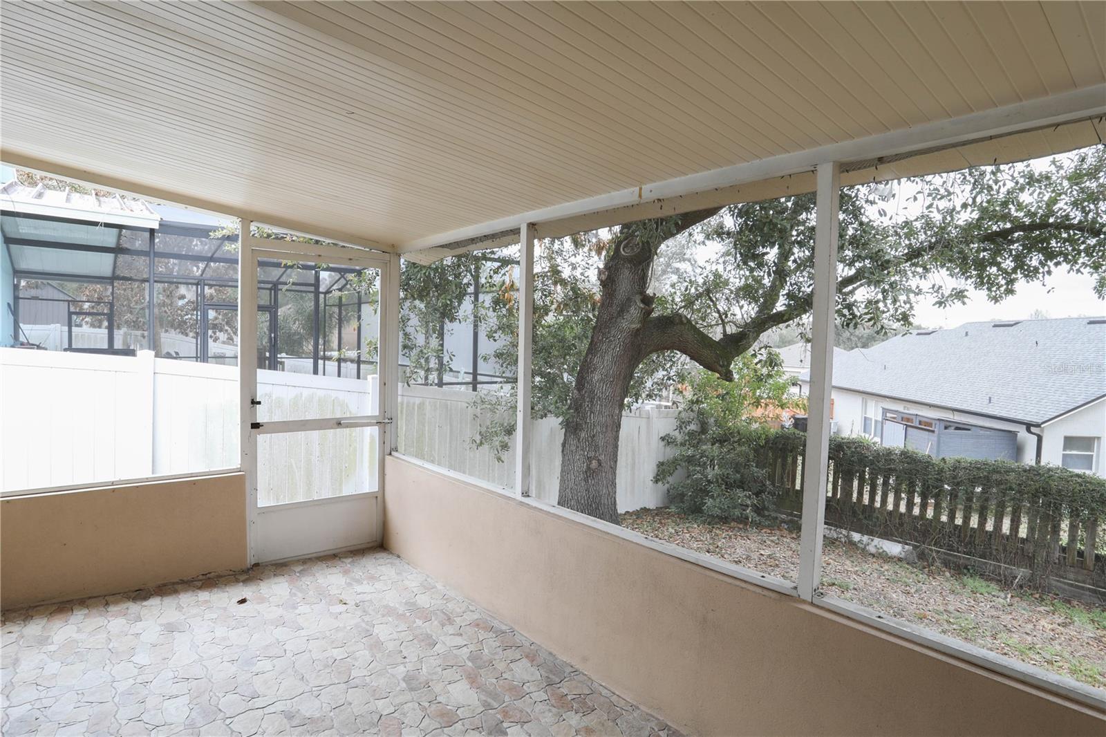 Image 24 of 25 For 647 Falling Oak Cove