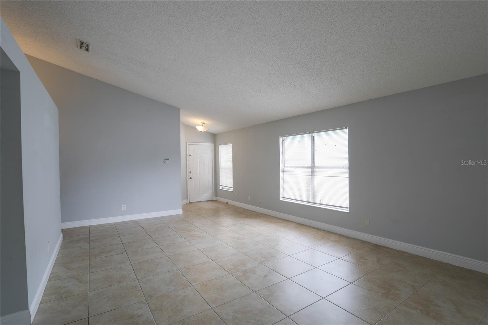 Image 5 of 25 For 647 Falling Oak Cove