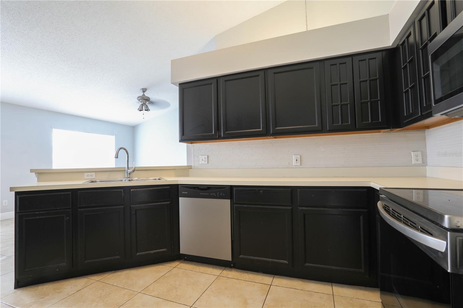 Image 8 of 25 For 647 Falling Oak Cove