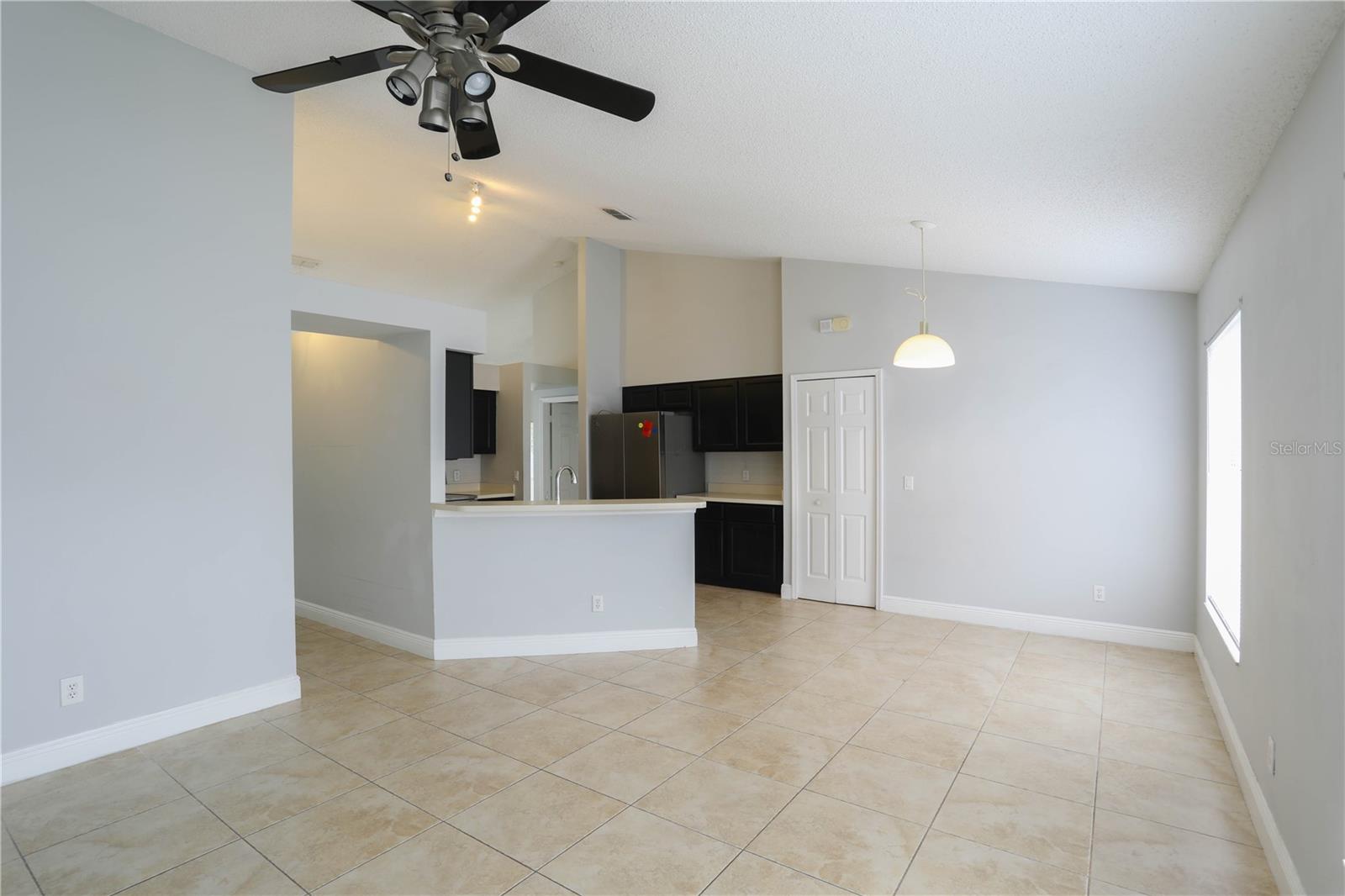 Image 9 of 25 For 647 Falling Oak Cove