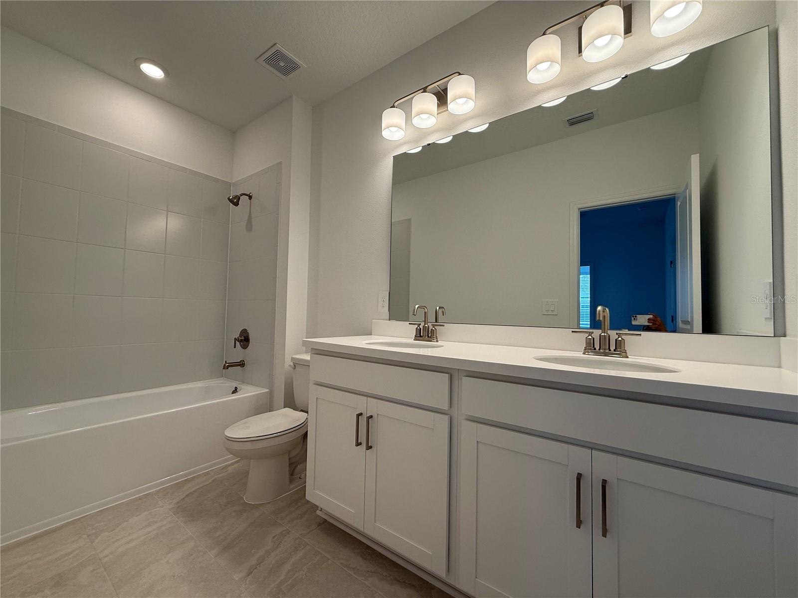 Image 14 of 19 For 5262 Kildare Place