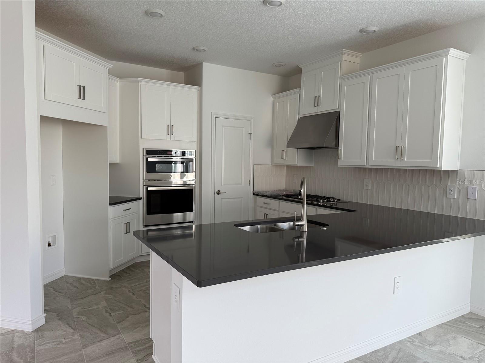 Image 3 of 19 For 5262 Kildare Place