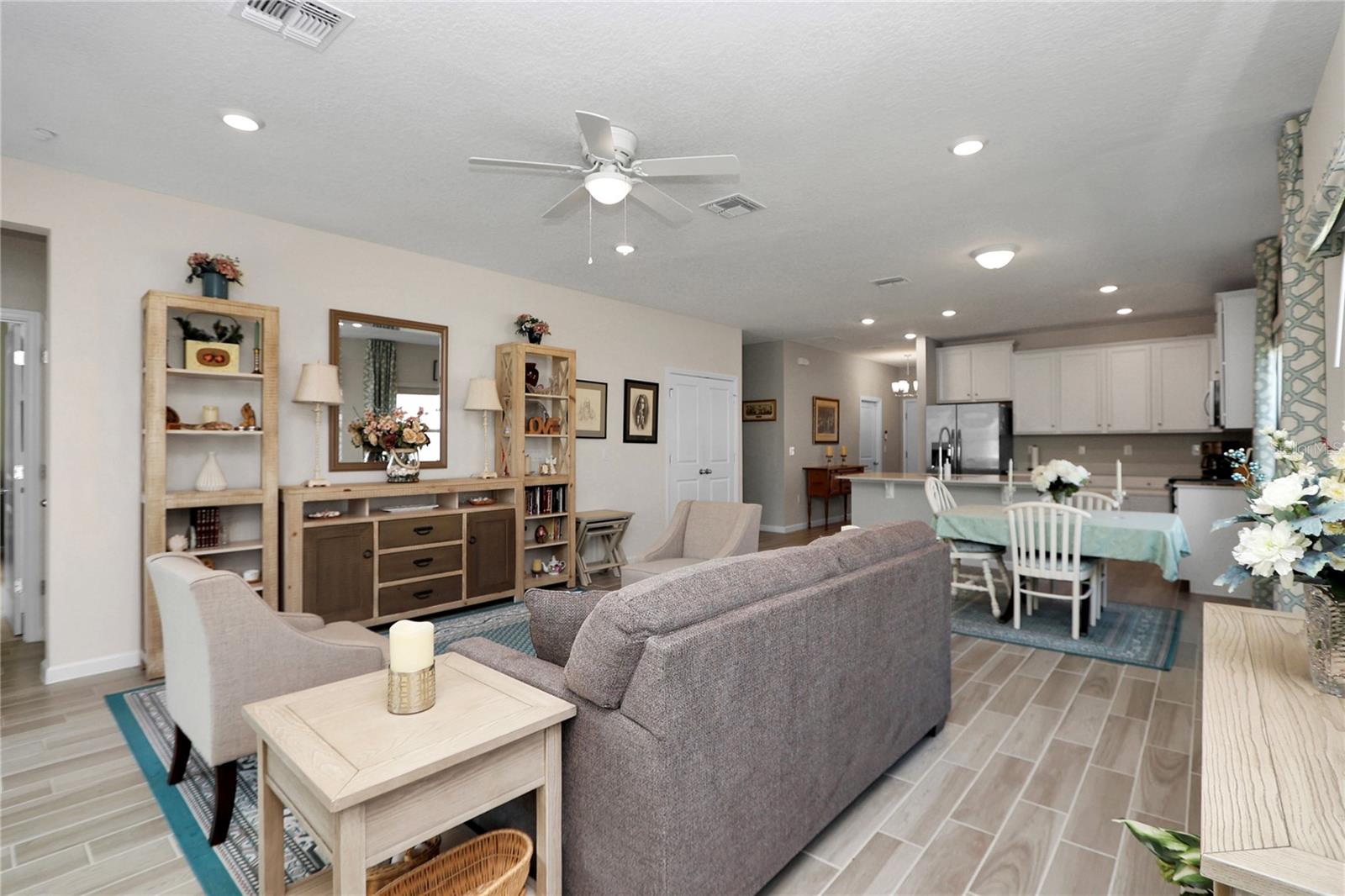 Image 4 of 42 For 7934 74th Loop