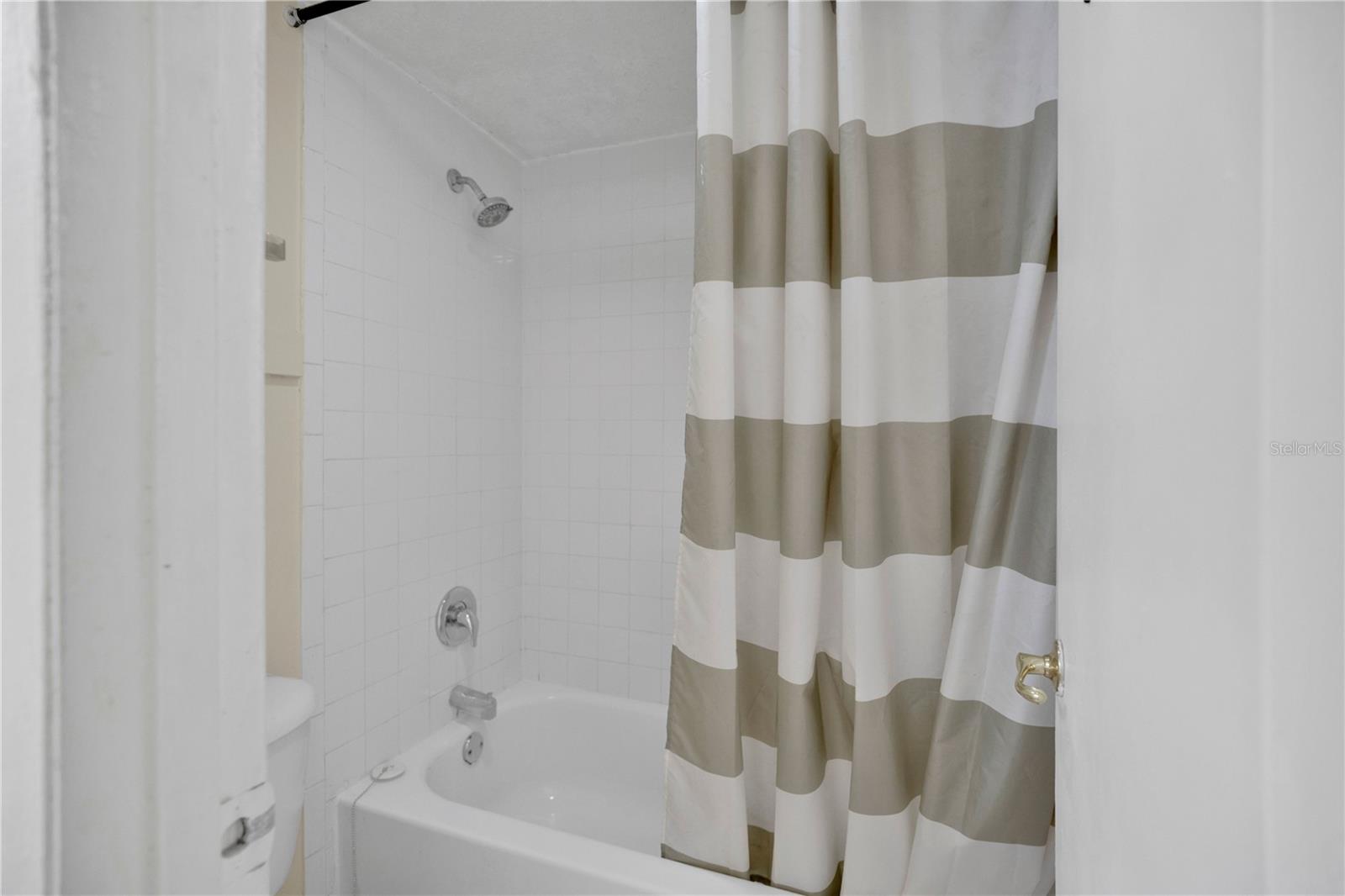 Image 17 of 28 For 2507 Alafaya Trail 10