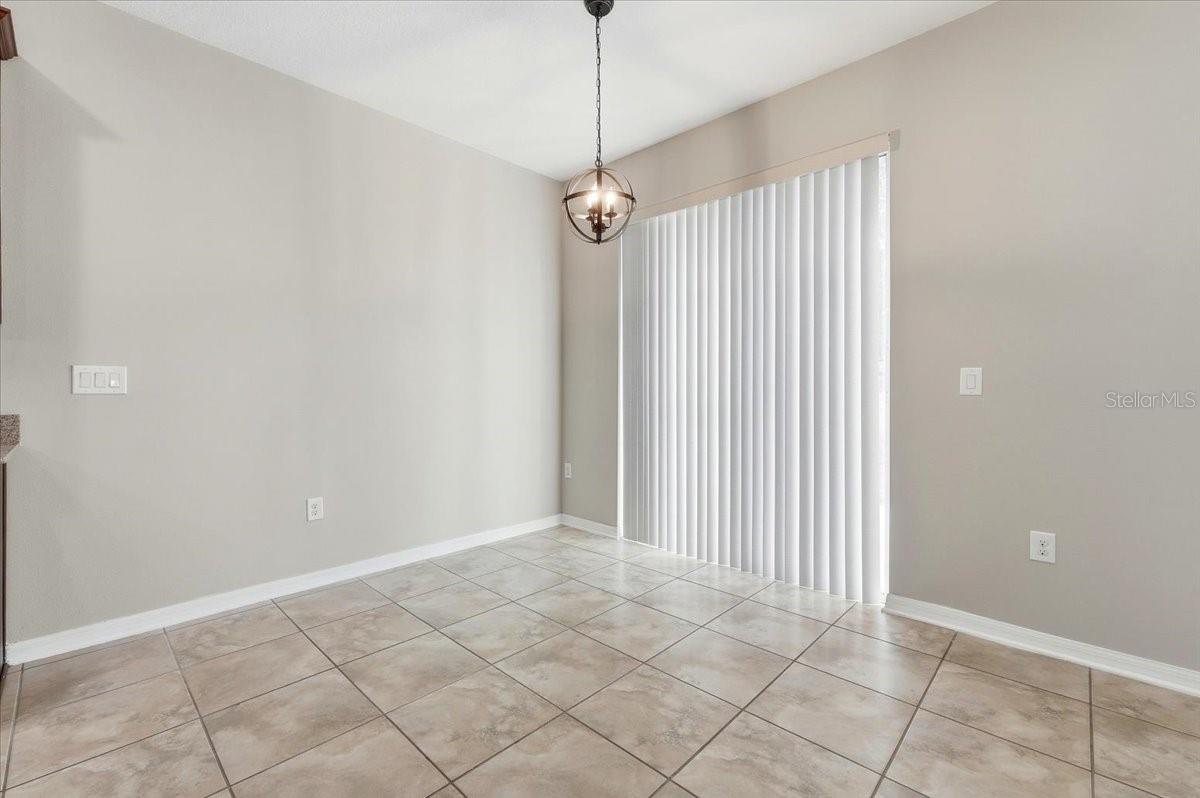 Image 10 of 42 For 215 Lakeshore Drive