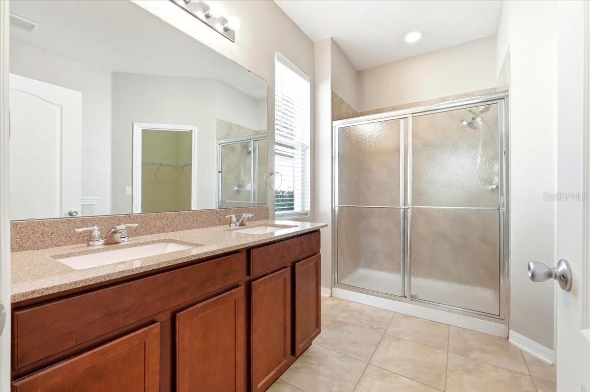 Image 15 of 42 For 215 Lakeshore Drive