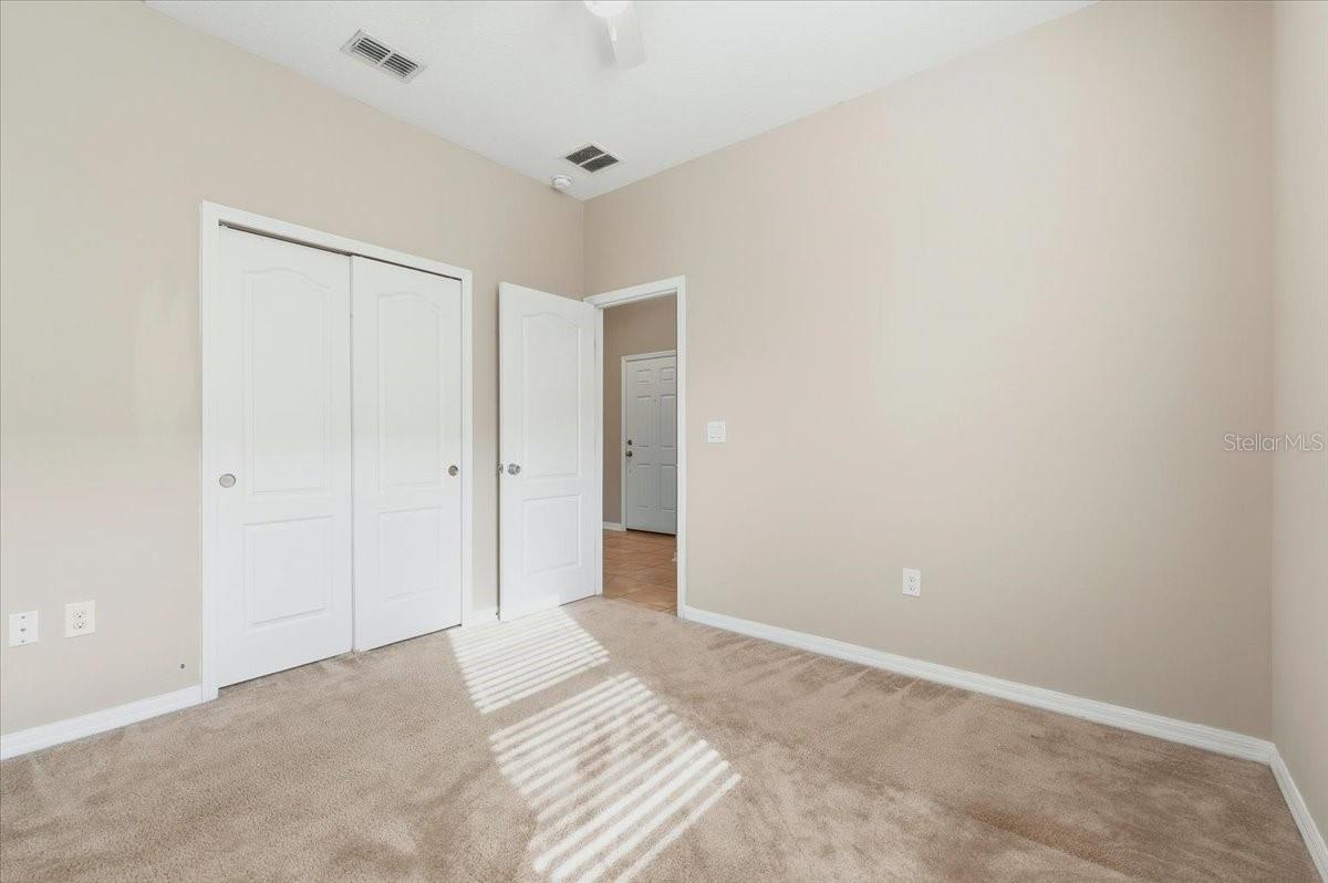 Image 18 of 42 For 215 Lakeshore Drive