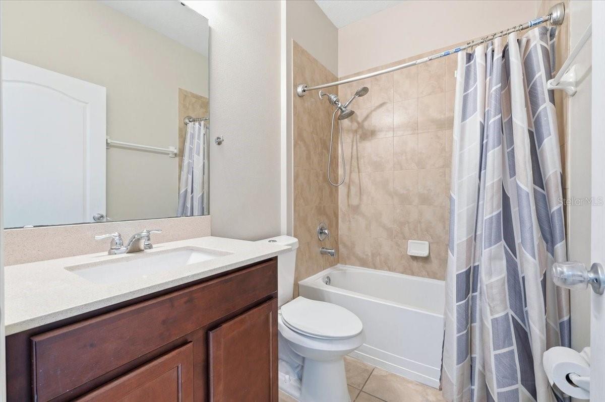 Image 19 of 42 For 215 Lakeshore Drive