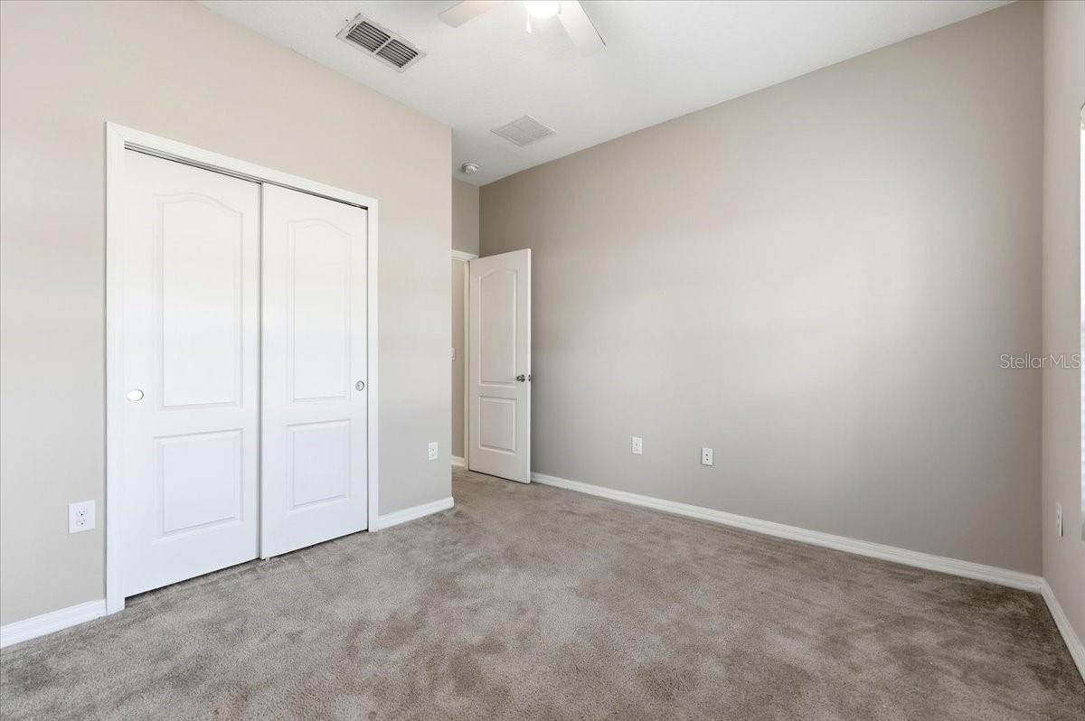 Image 23 of 42 For 215 Lakeshore Drive