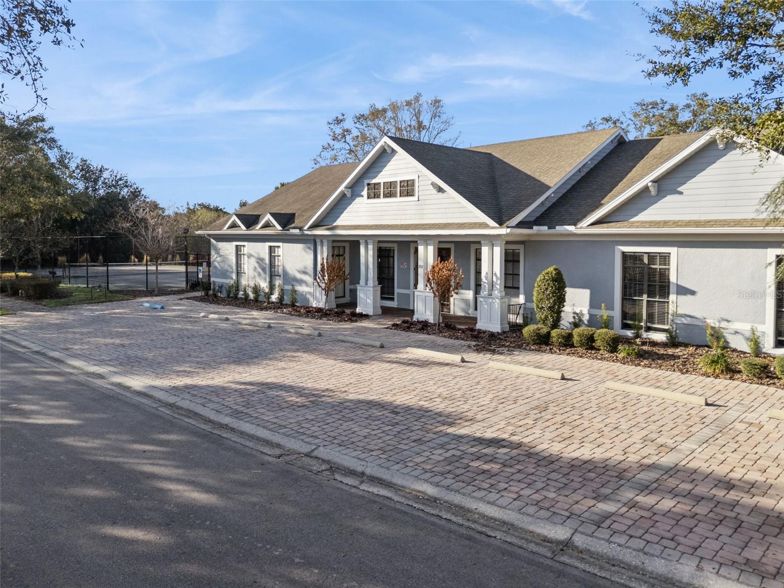 Image 38 of 42 For 215 Lakeshore Drive