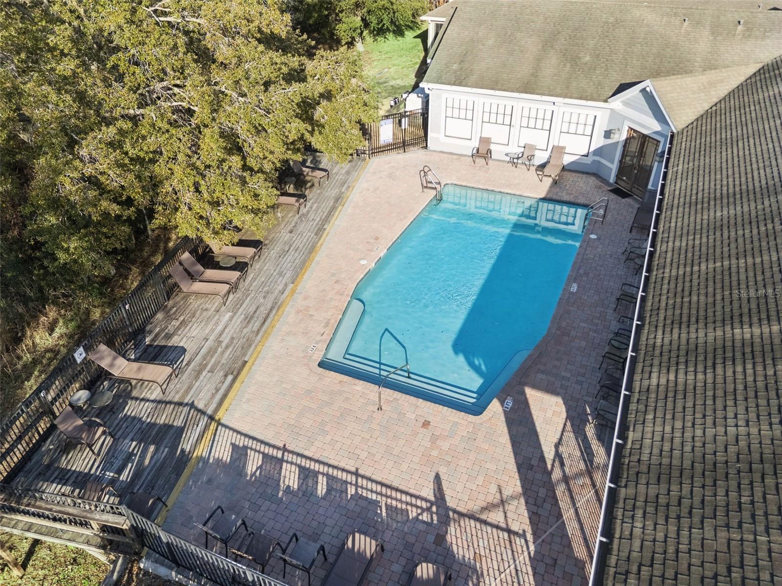 Image 39 of 42 For 215 Lakeshore Drive