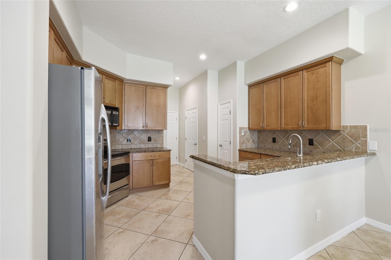 Image 17 of 50 For 8718 The Esplanade  14