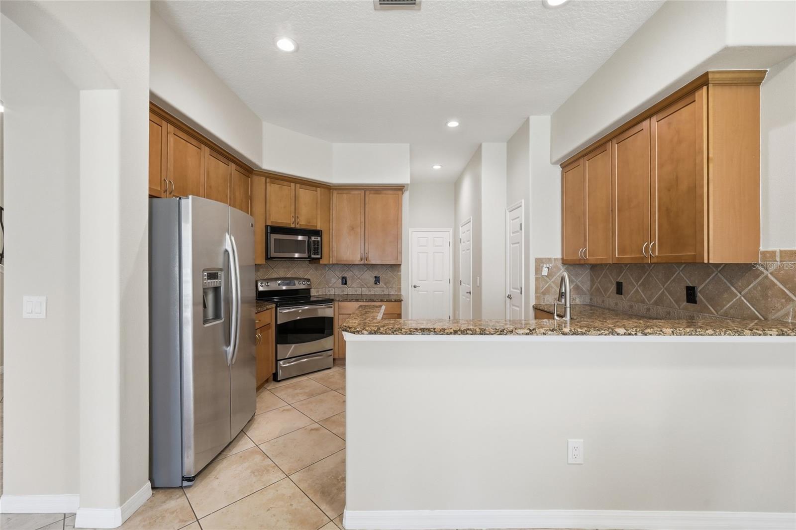 Image 18 of 50 For 8718 The Esplanade  14