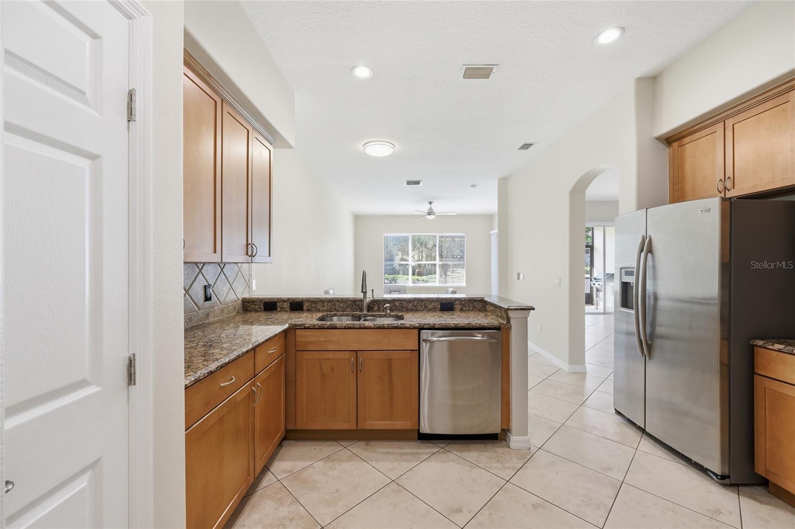 Image 19 of 50 For 8718 The Esplanade  14